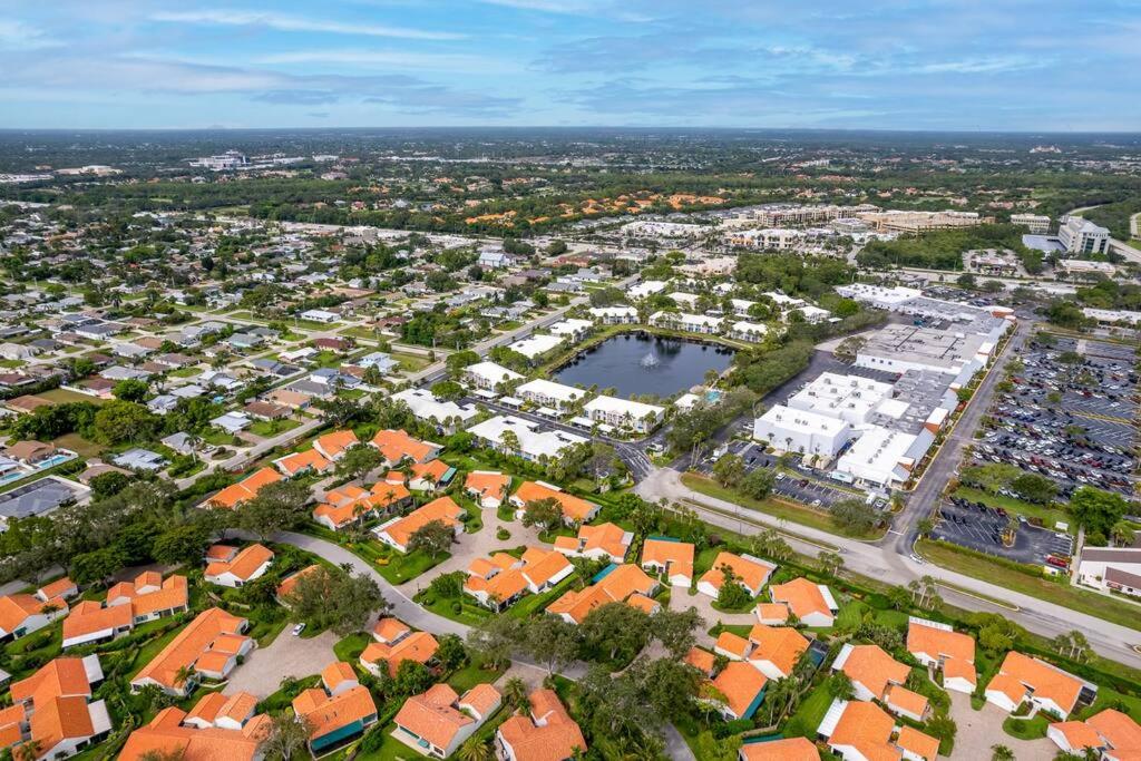 Condo in Naples Near Mercato and Close to Vanderbilt Beach