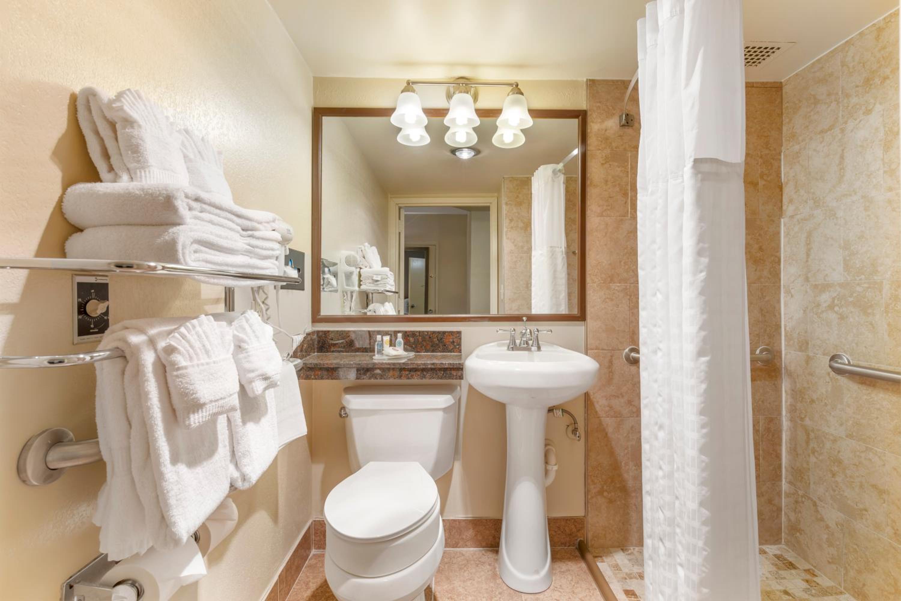 Comfort Inn University Center - Property Image 15