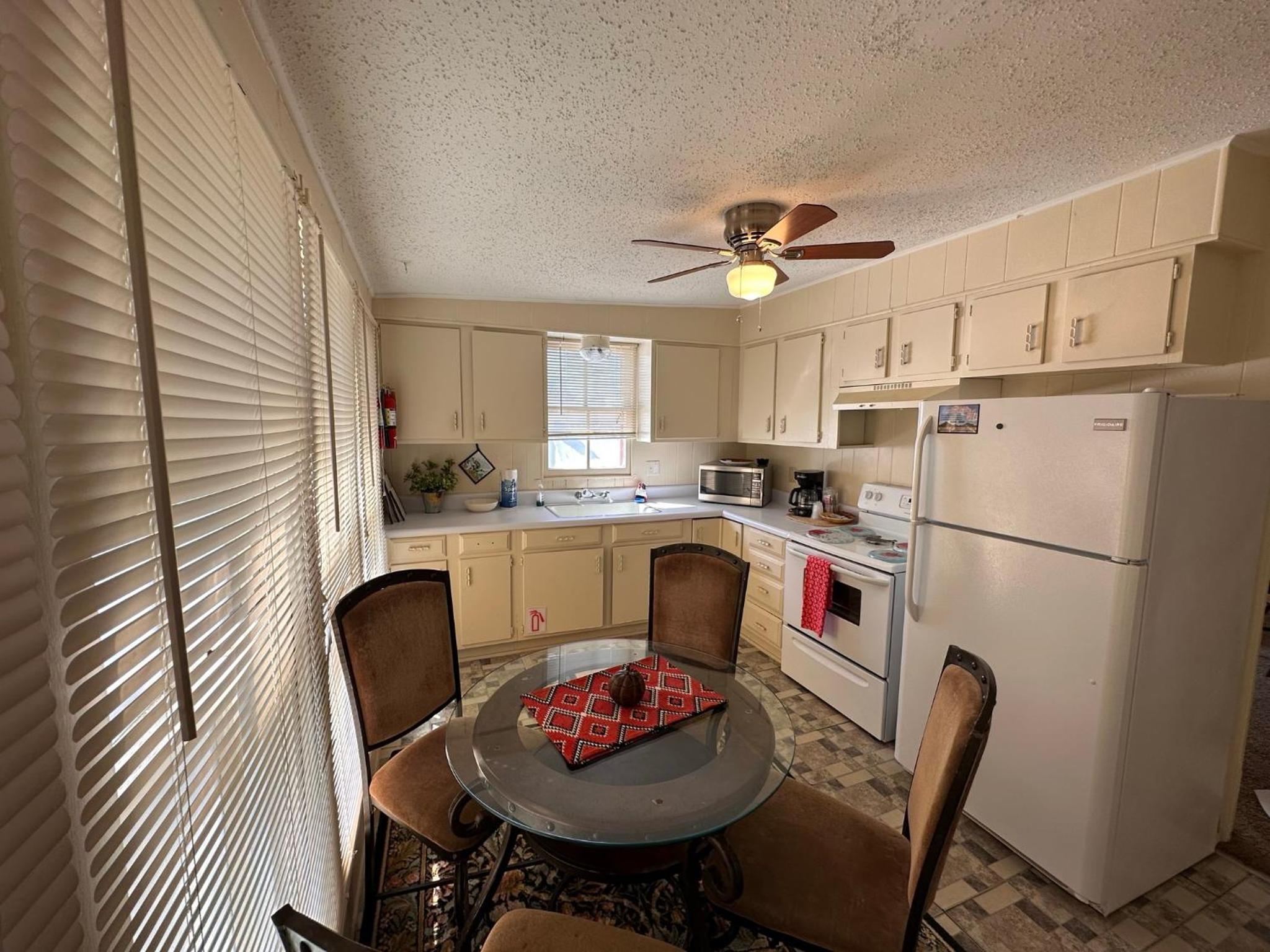 Carriage Inn - Tarpley Suite 5 view 2