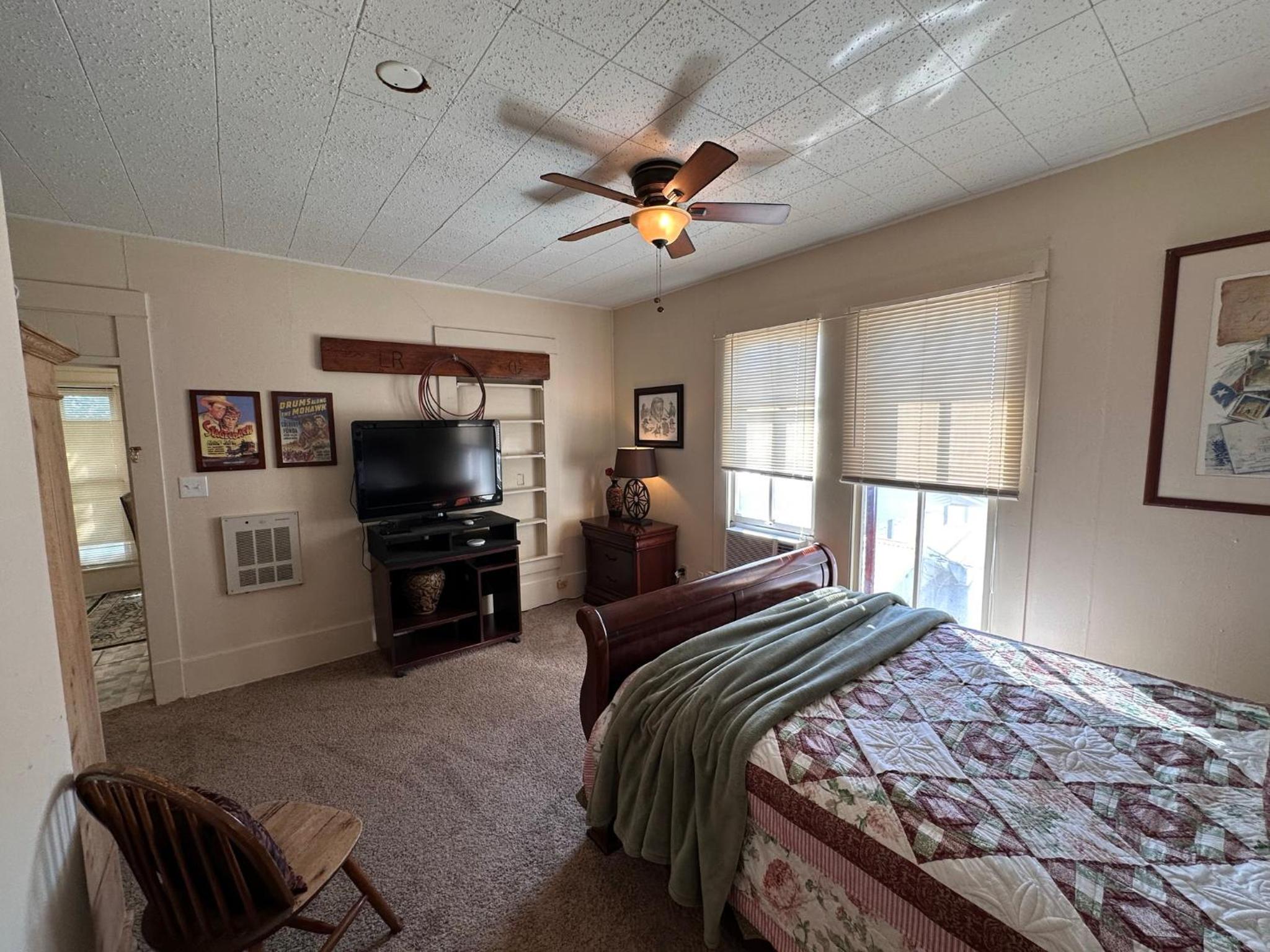 Carriage Inn - Tarpley Suite 5 view 4
