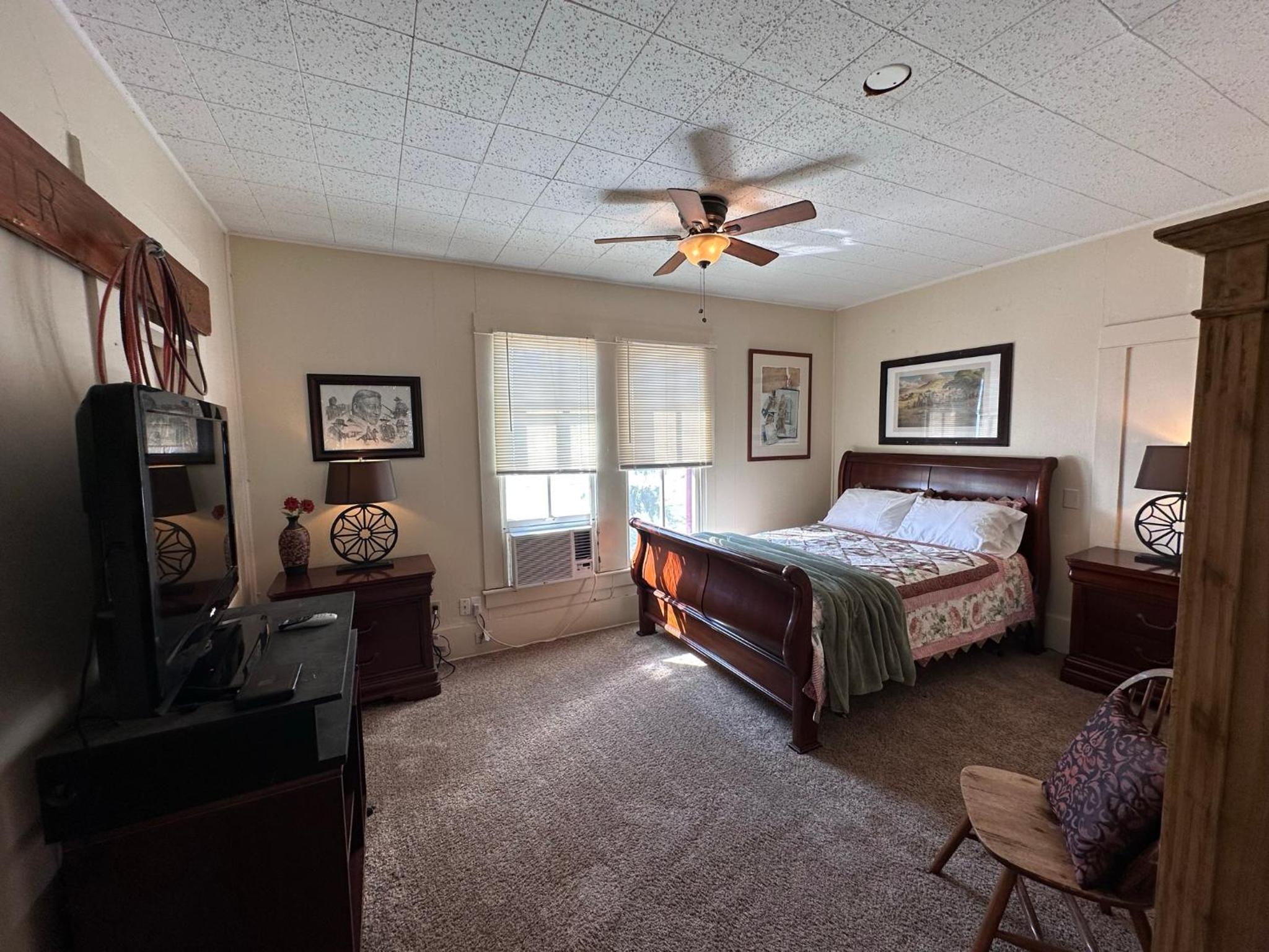 Carriage Inn - Tarpley Suite 5 view 3