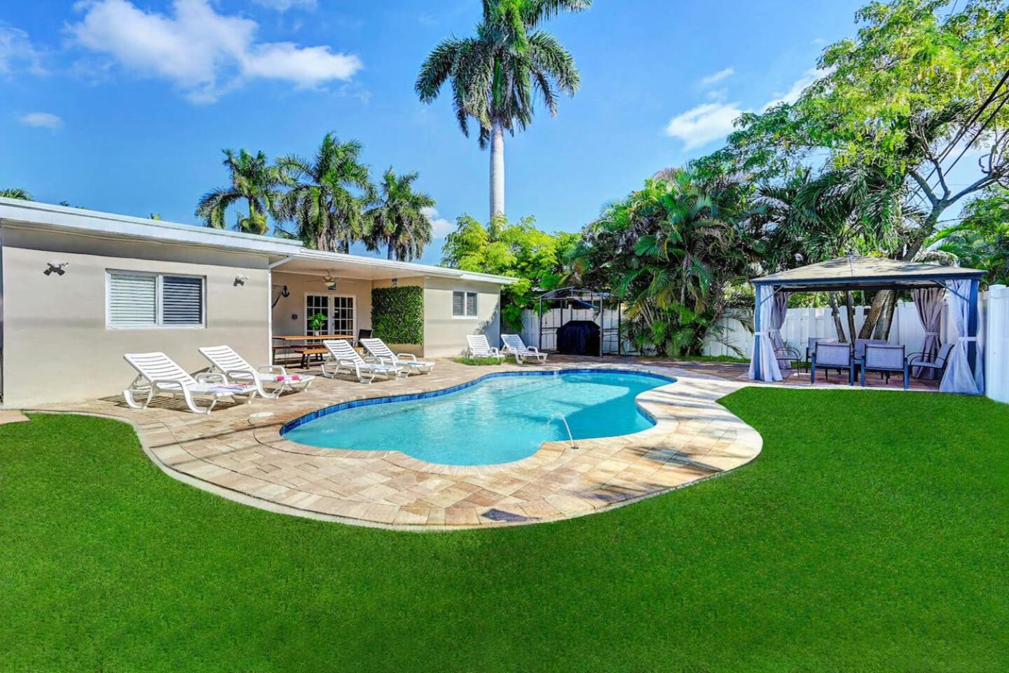 Great Location 5BR Heated Pool near Hollywood Beach