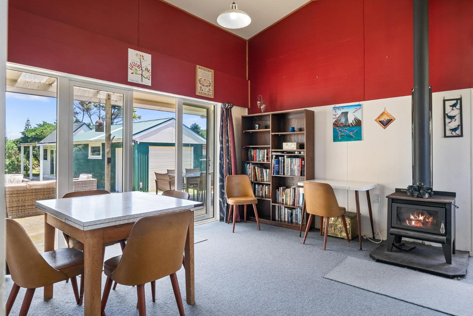 Sunlit Retreat - Te Horo Beach Holiday Home view 4