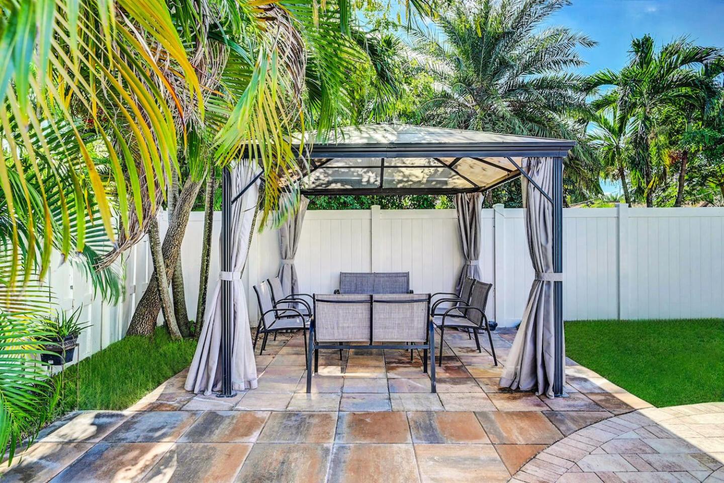 Great Location 5BR Heated Pool near Hollywood Beach