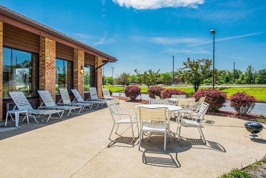 Royal Inn Suites view 2