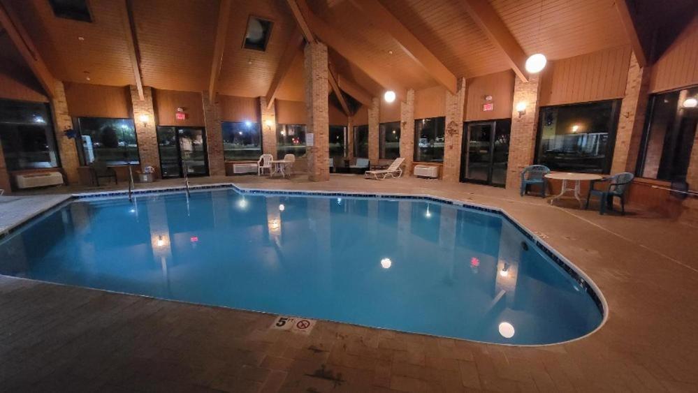 Royal Inn Suites view 4