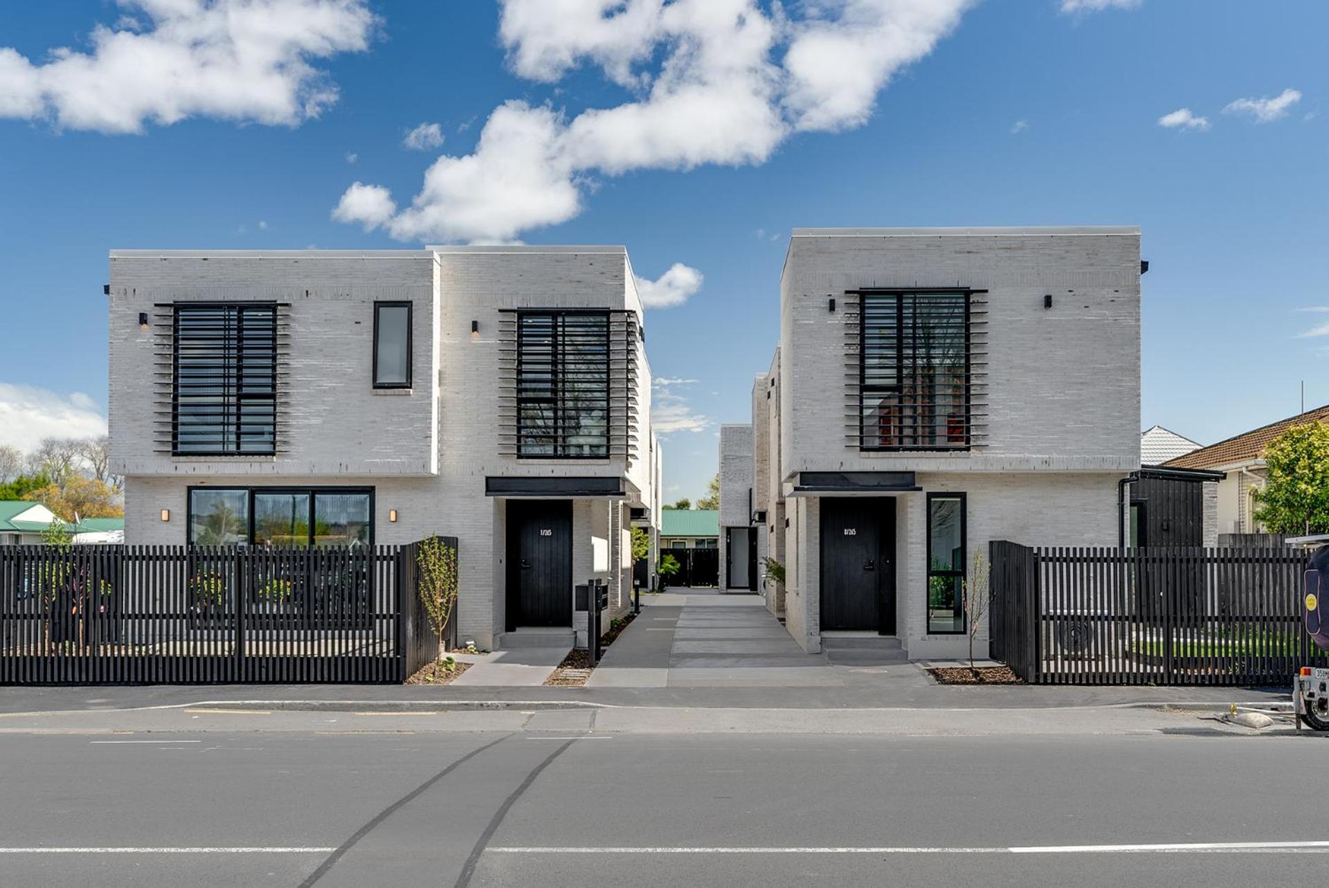 CBD Contemporary Comfort Townhouse 2 Bed 2Bath view 3