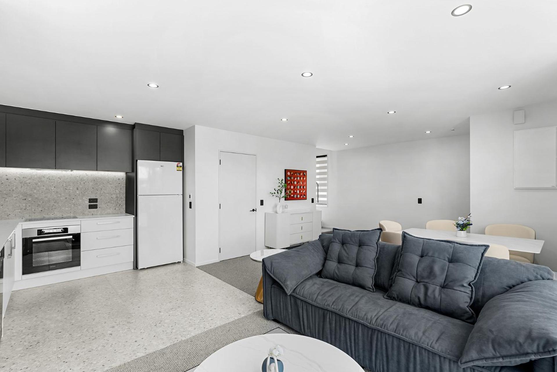 CBD Contemporary Comfort Townhouse 2 Bed 2Bath view 2