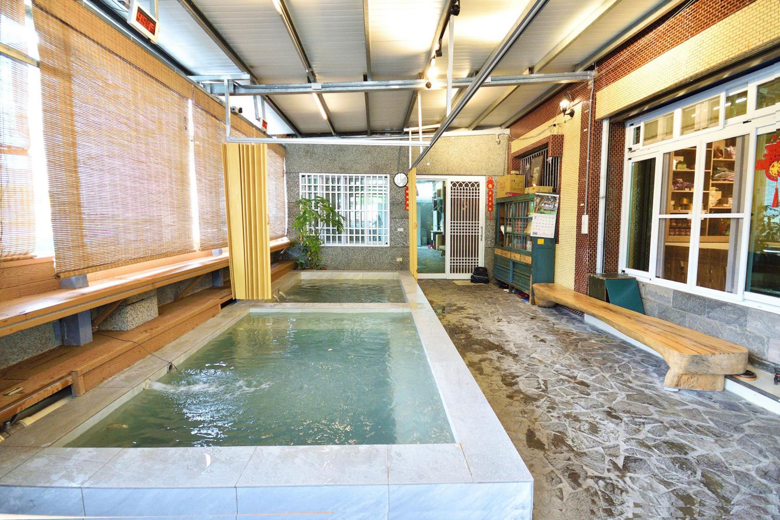 Photo 10
