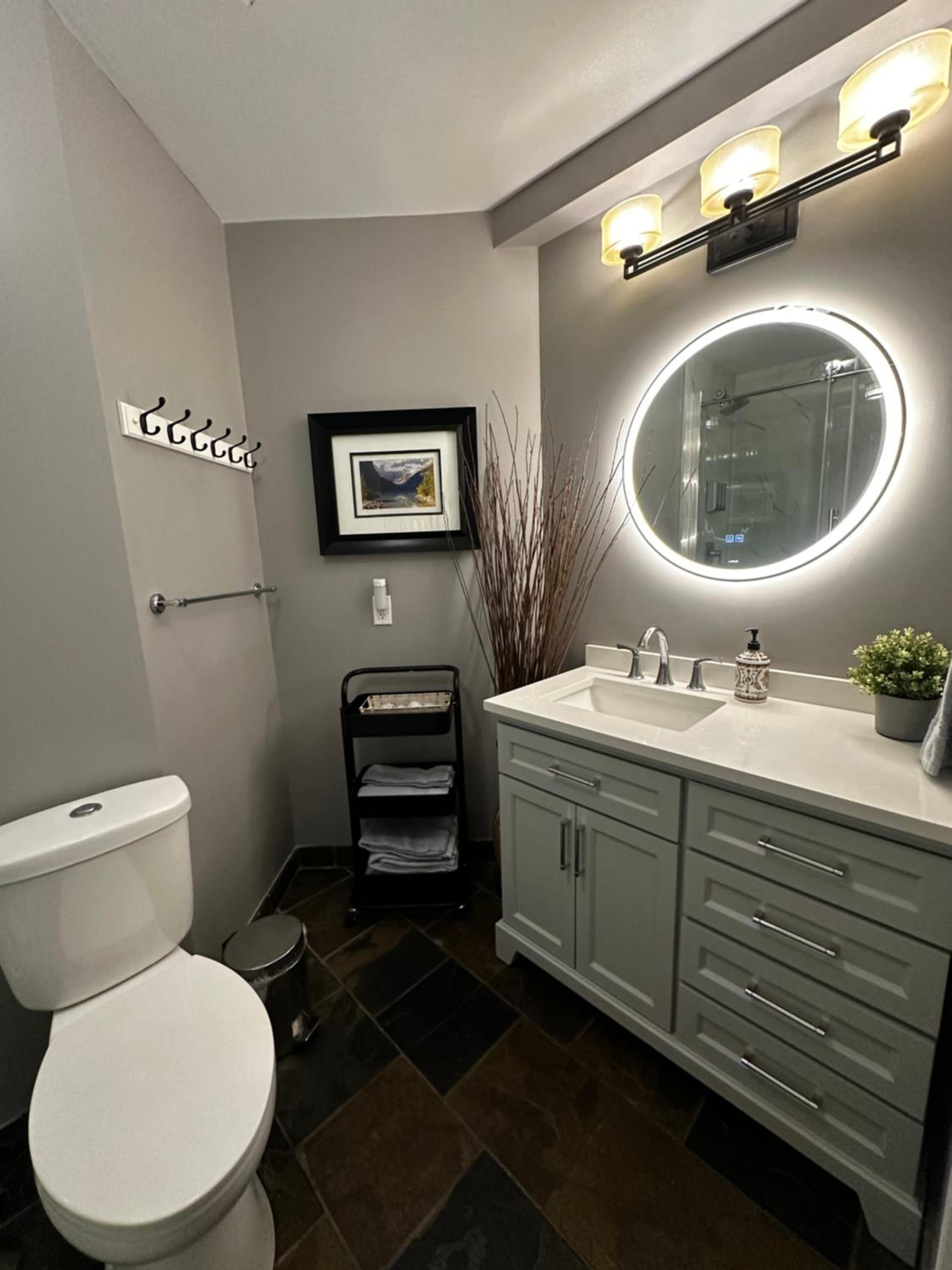Luxury Two Queen Beds Condo - Grande Rockies Resort Indoor Parking Pool Hot tub GYM