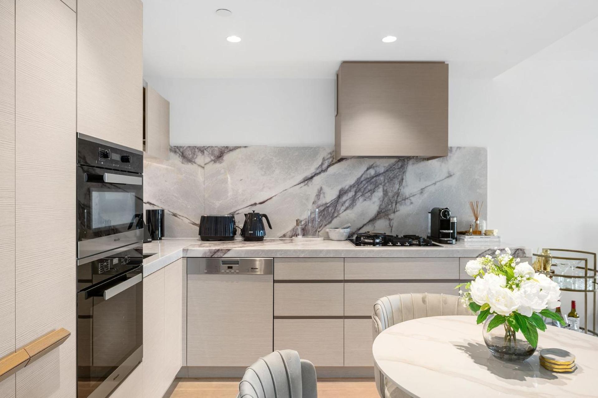 Jewel Luxury 1 Bedroom Apartment - CoastHM