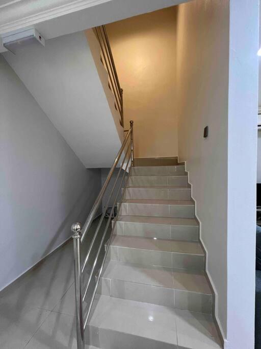 Bayu Homes(Cozy 4 BedRoom SemiD in KT City Center)