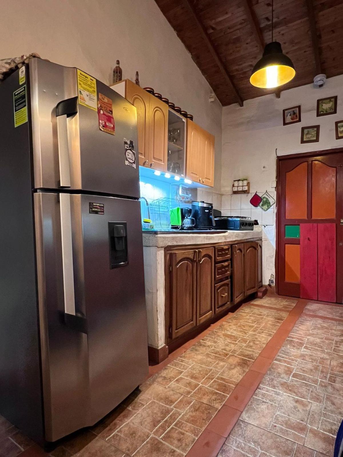 Casa y cabaña campestres, 14 personas, vocación familiar y descanso