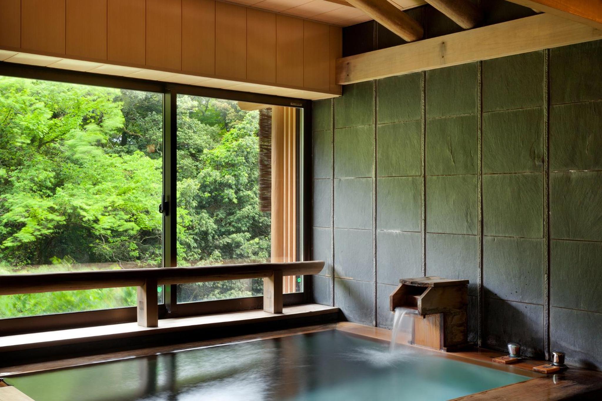 Yamanaka Onsen Kagari Kisshotei