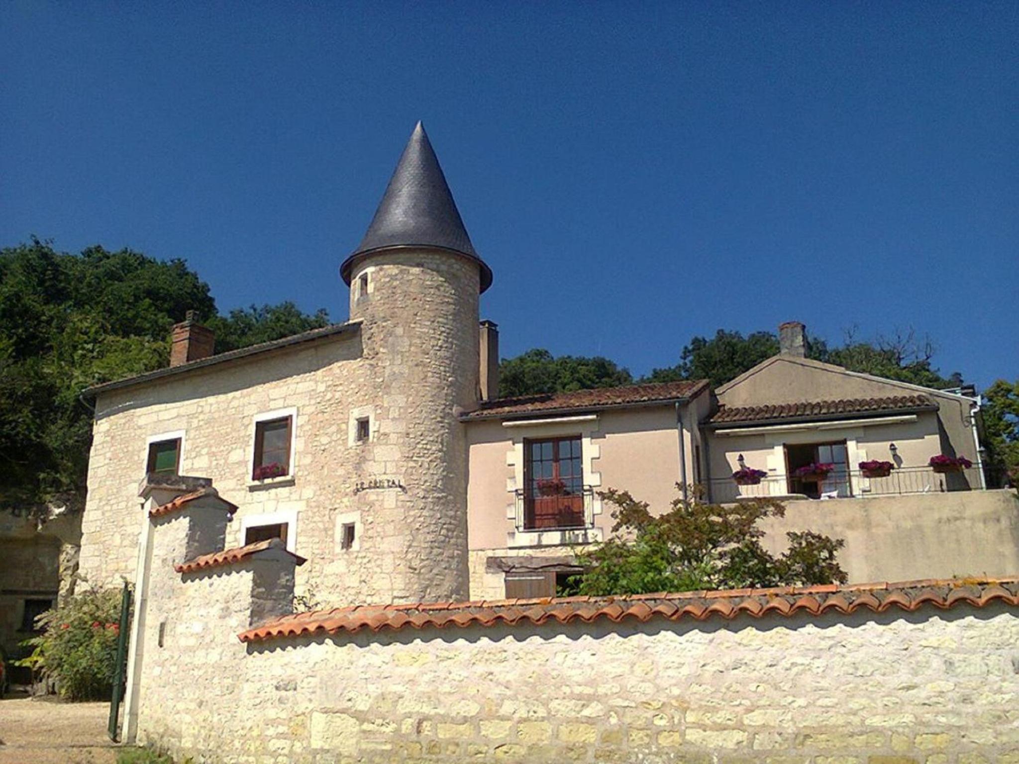 Manoir Le Cristal , grosses reductions sur les entrées du Futuroscpe, petites et grandes chambres familiales
