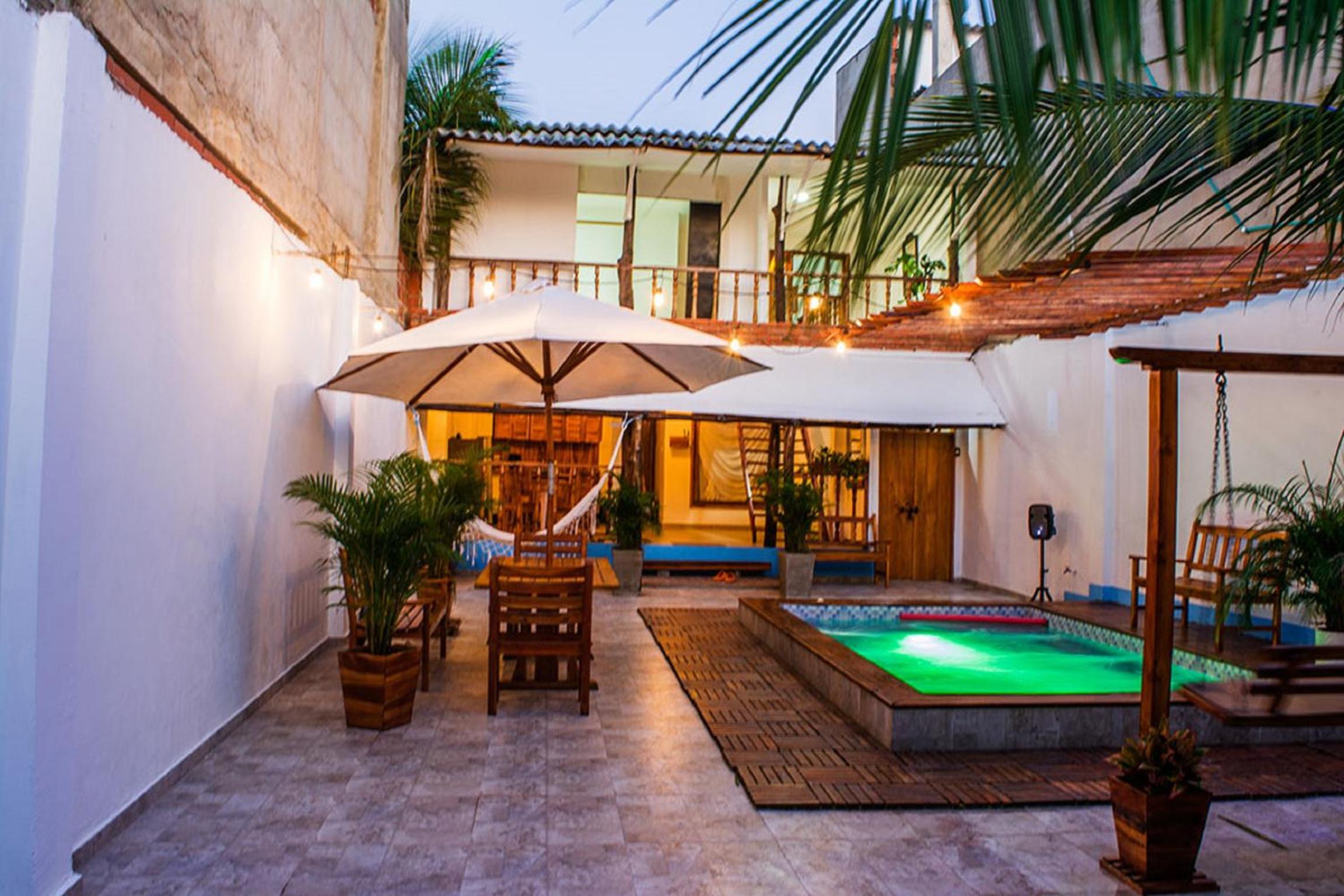 Hb3 Double Room with private bathroom facing the sea