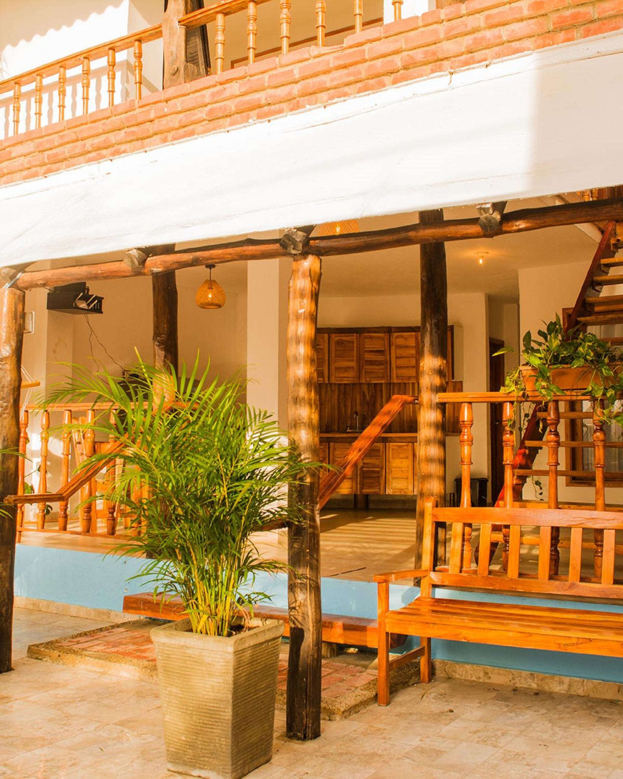 Hb3 Double Room with private bathroom facing the sea