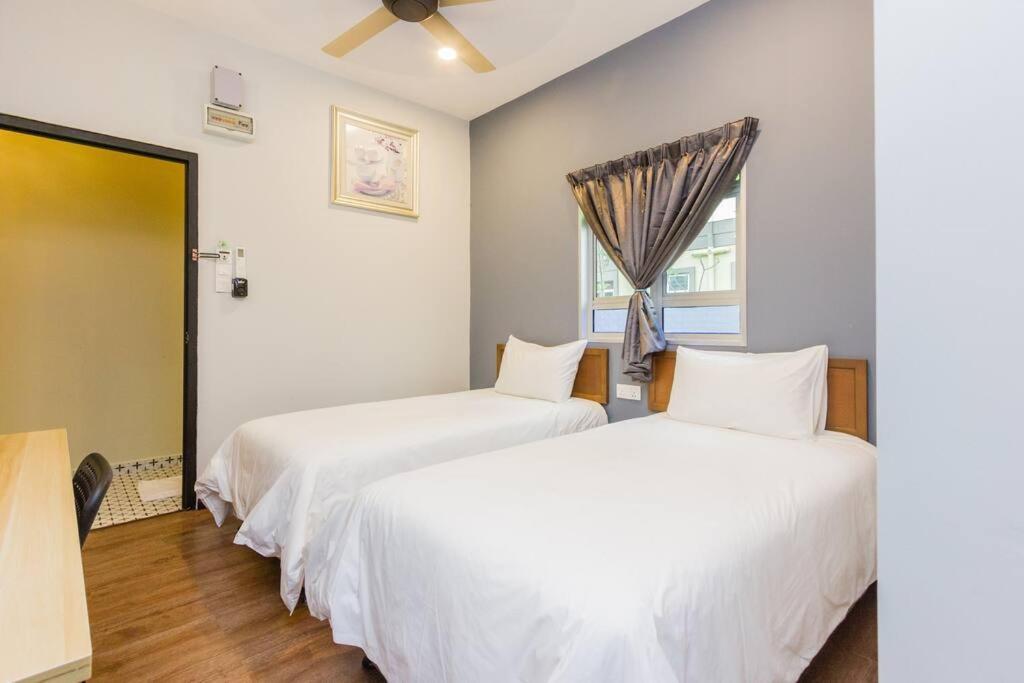 Hidden 5BR Cottage House Retreats (Free Parking) photo 3