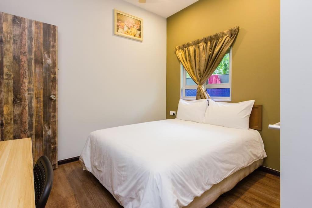 Hidden 4BR Cottage House Retreats (Free Parking) photo 7