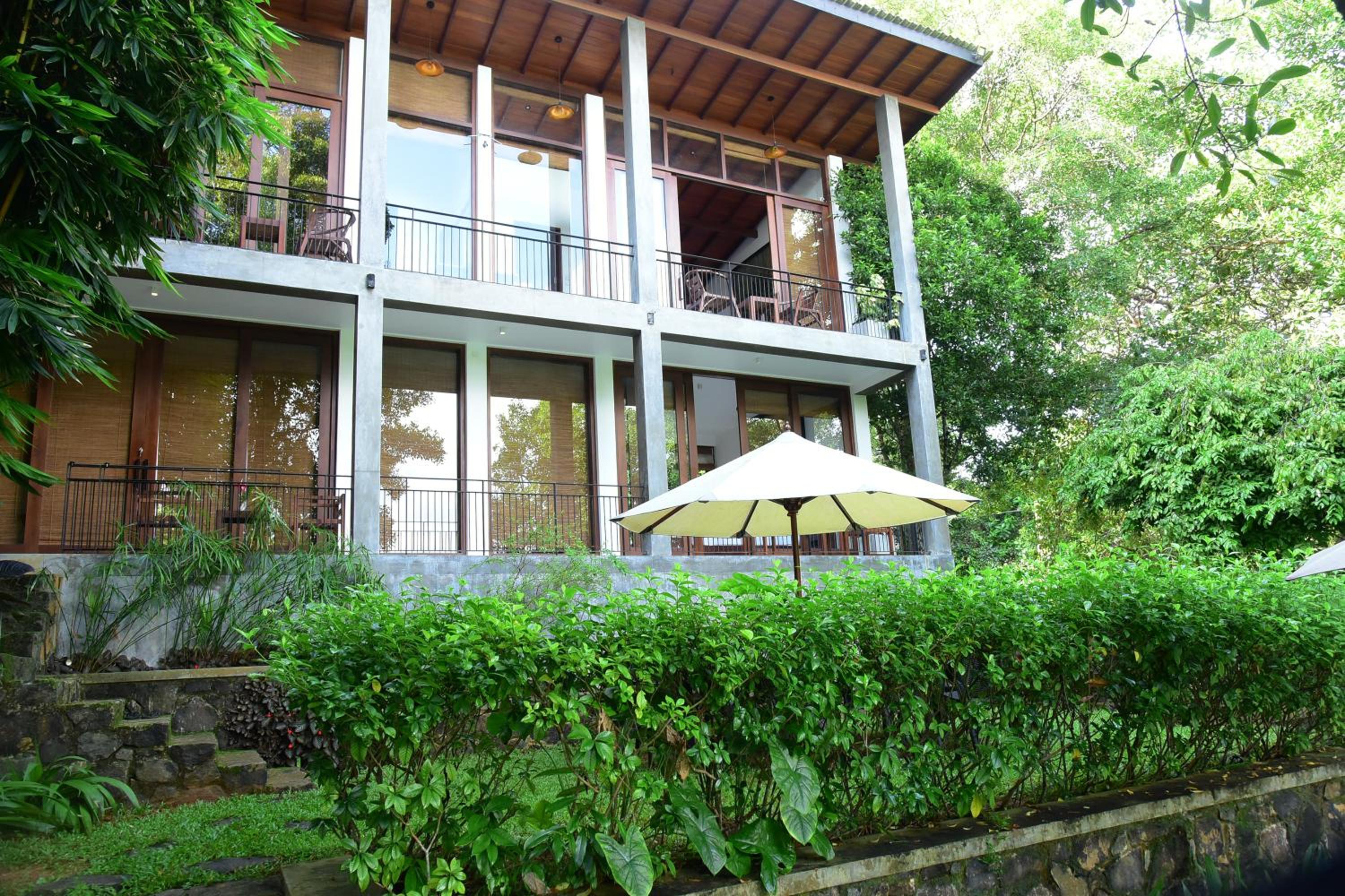 Hotel Hikka Secret Lake Resort - Image 1