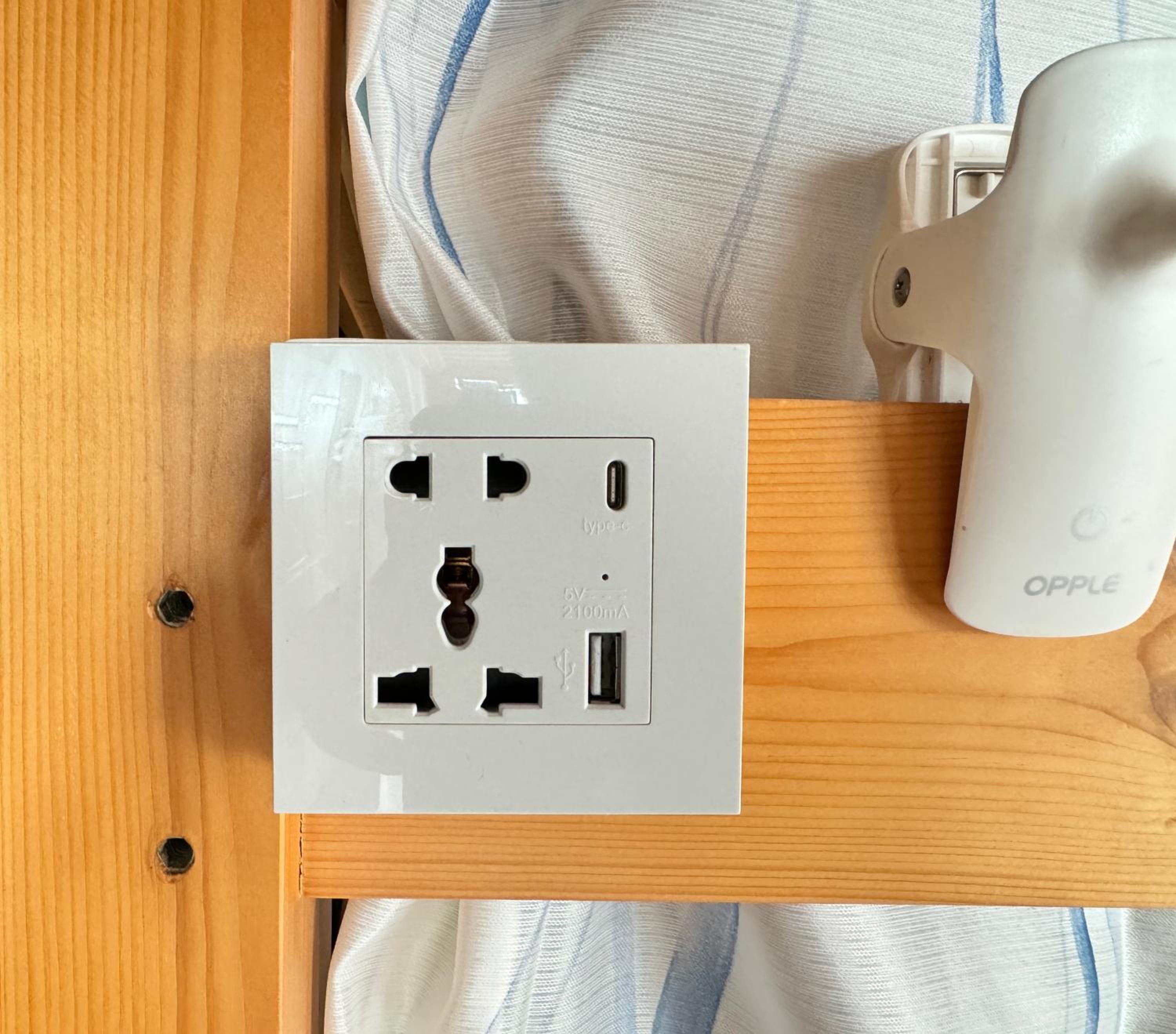 Hotel Adonis Tokyo - LGBTQ Friendly Men Only Hostel