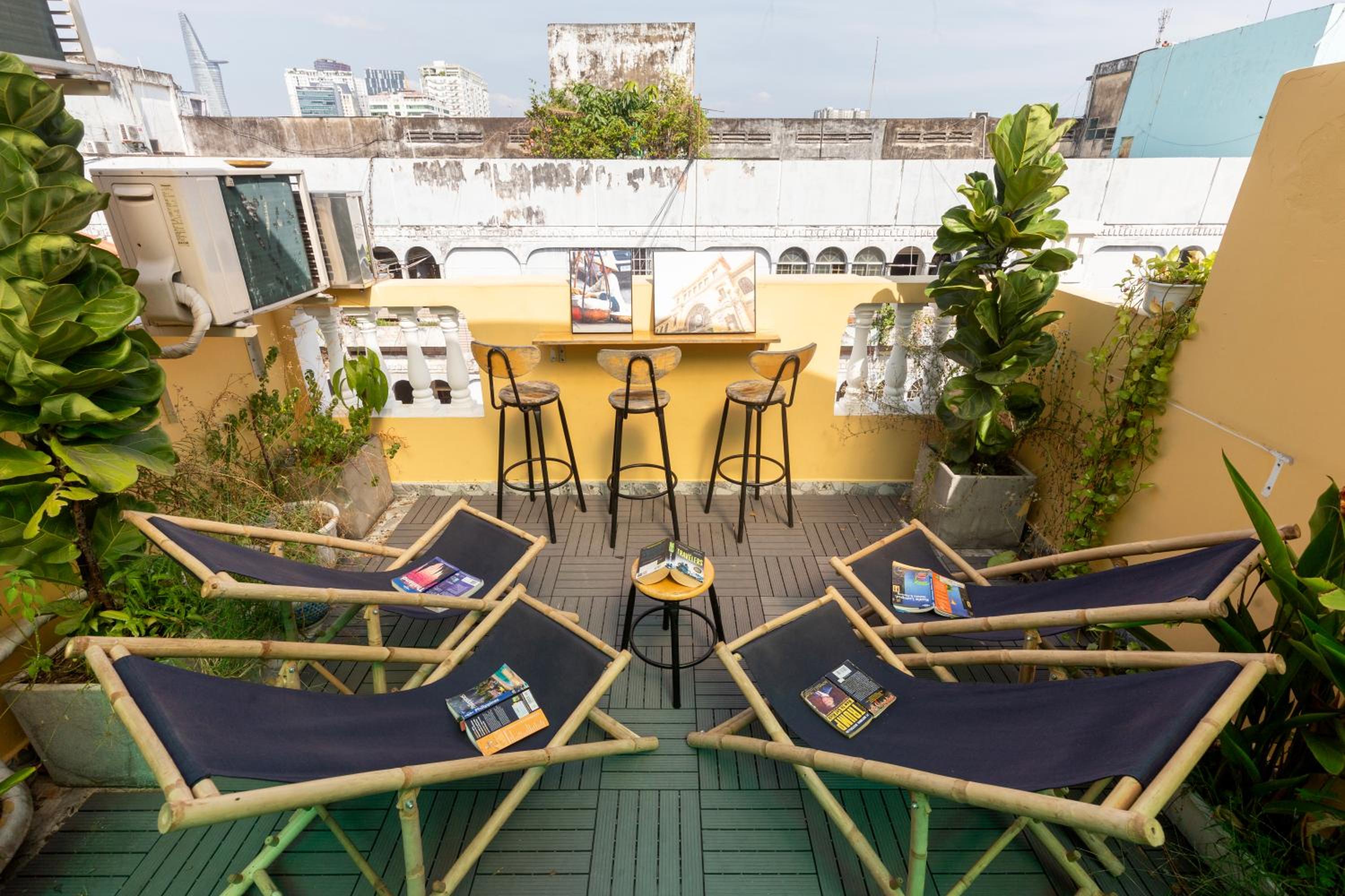 Saigon Authentic Hostel - Local Vibes, City Tours, Cooking Dinner, Evening Streetfood, Free Menu Breakfast, Gym & Rooftop