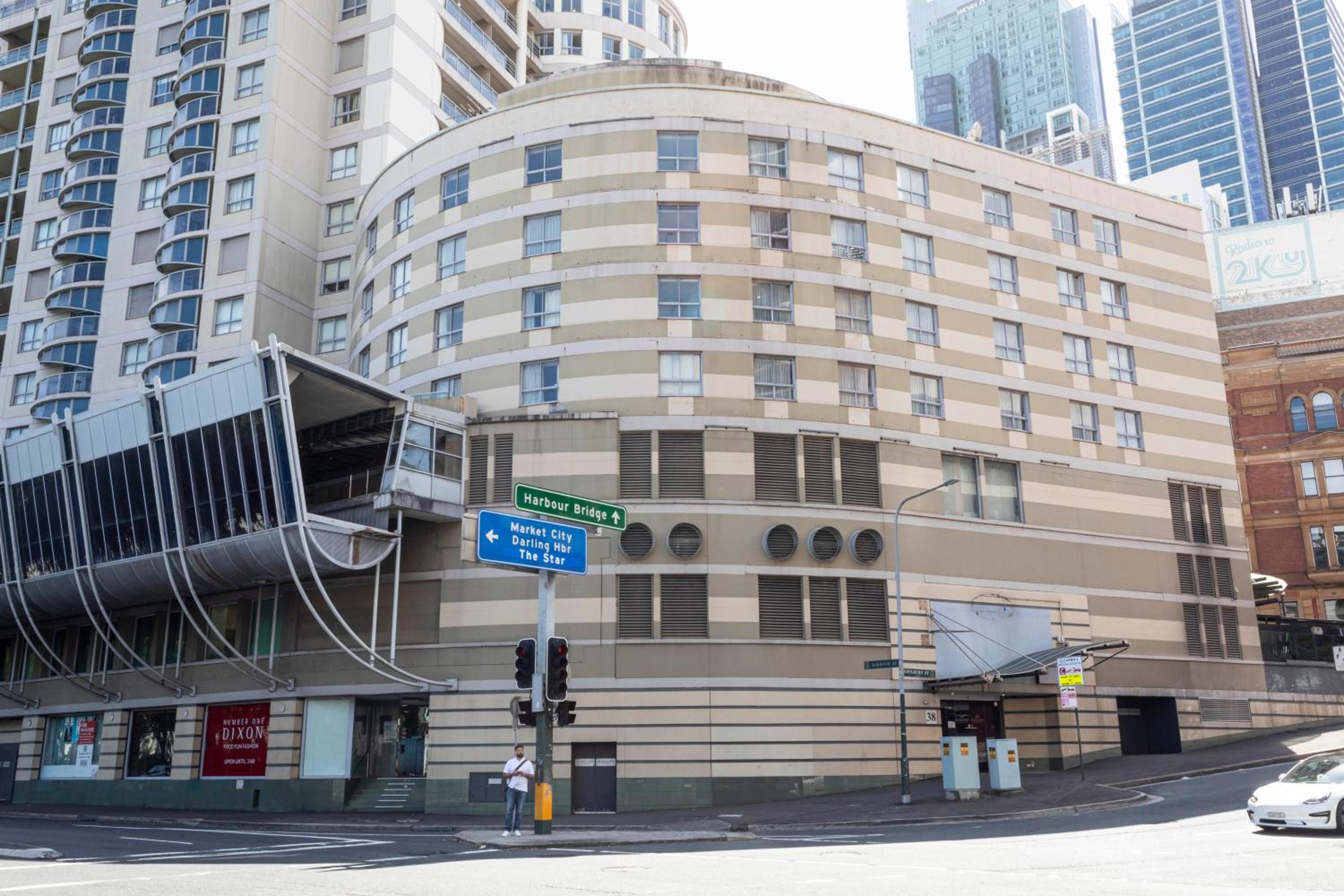 Hotel Gia Sydney - Image 1