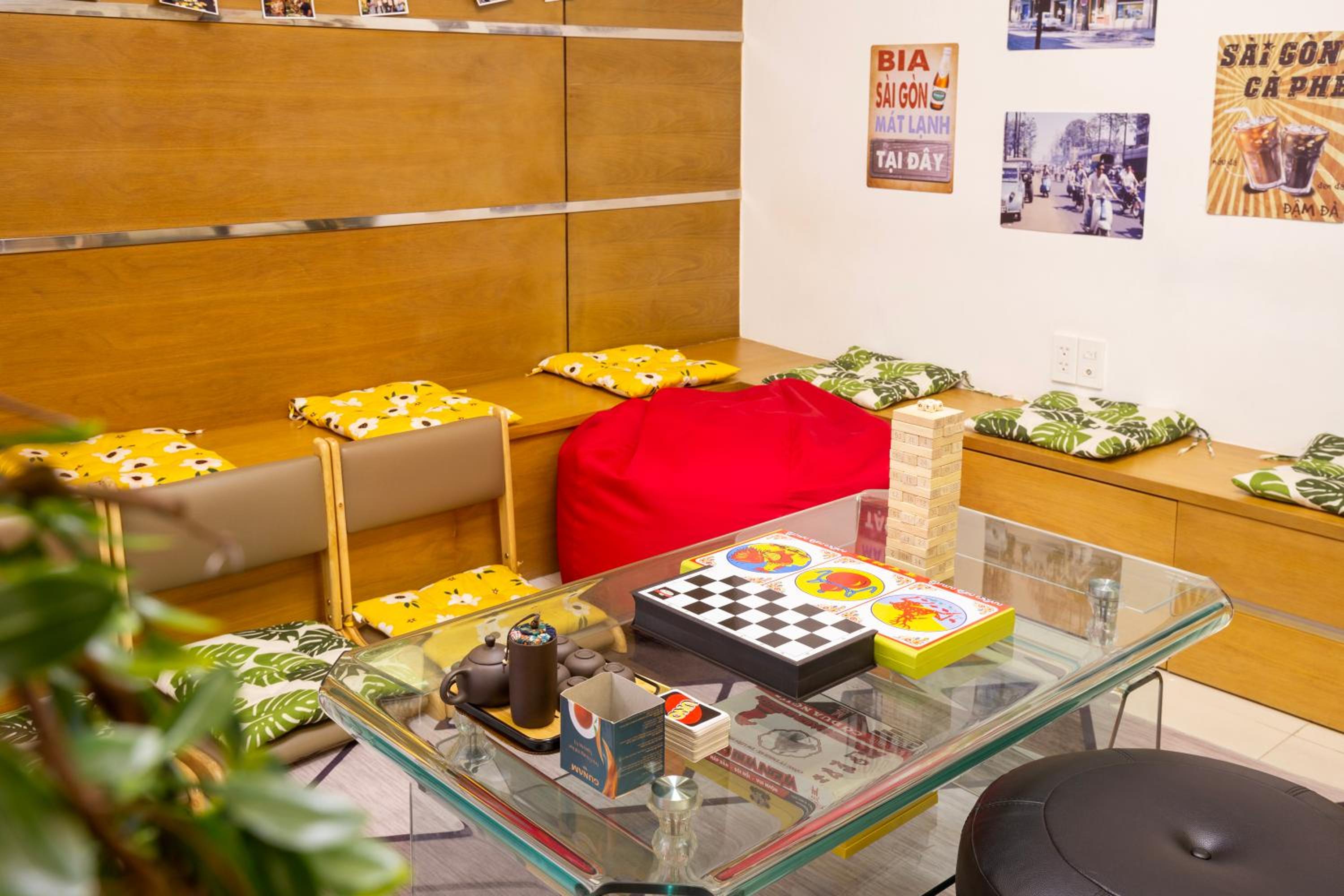 Saigon Authentic Hostel - Local Vibes, City Tours, Cooking Dinner, Evening Streetfood, Free Menu Breakfast, Gym & Rooftop