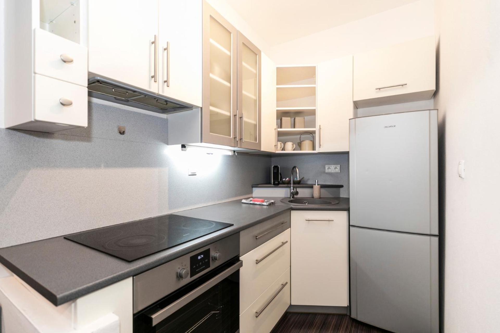 ALURE RESIDENCES 3 & 24h self check-in, parking in the garage in the apartment building included, new building, terrace, green location with a forest park  view 5
