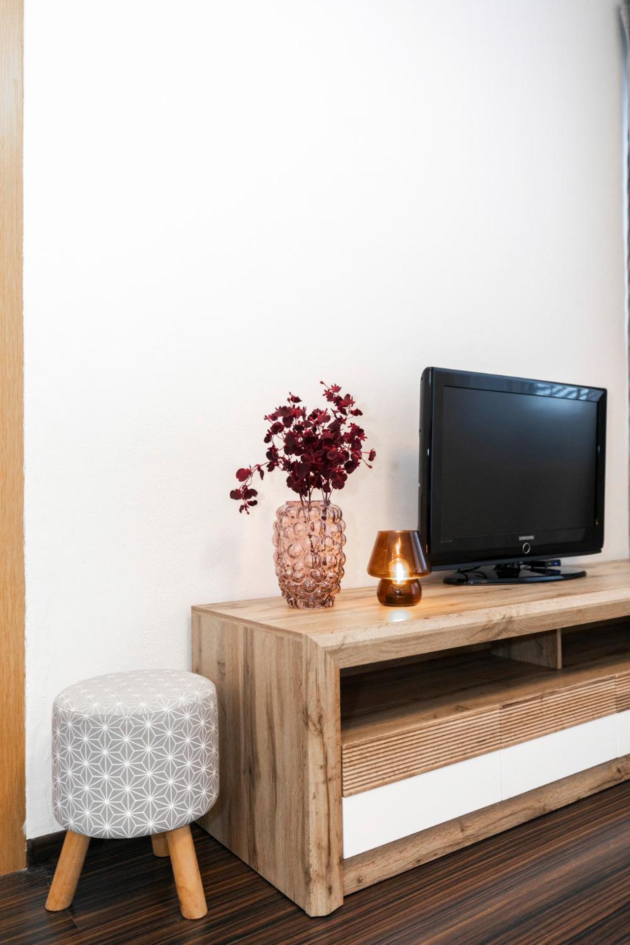 ALURE RESIDENCES 3 & 24h self check-in, parking in the garage in the apartment building included, new building, terrace, green location with a forest park  view 4