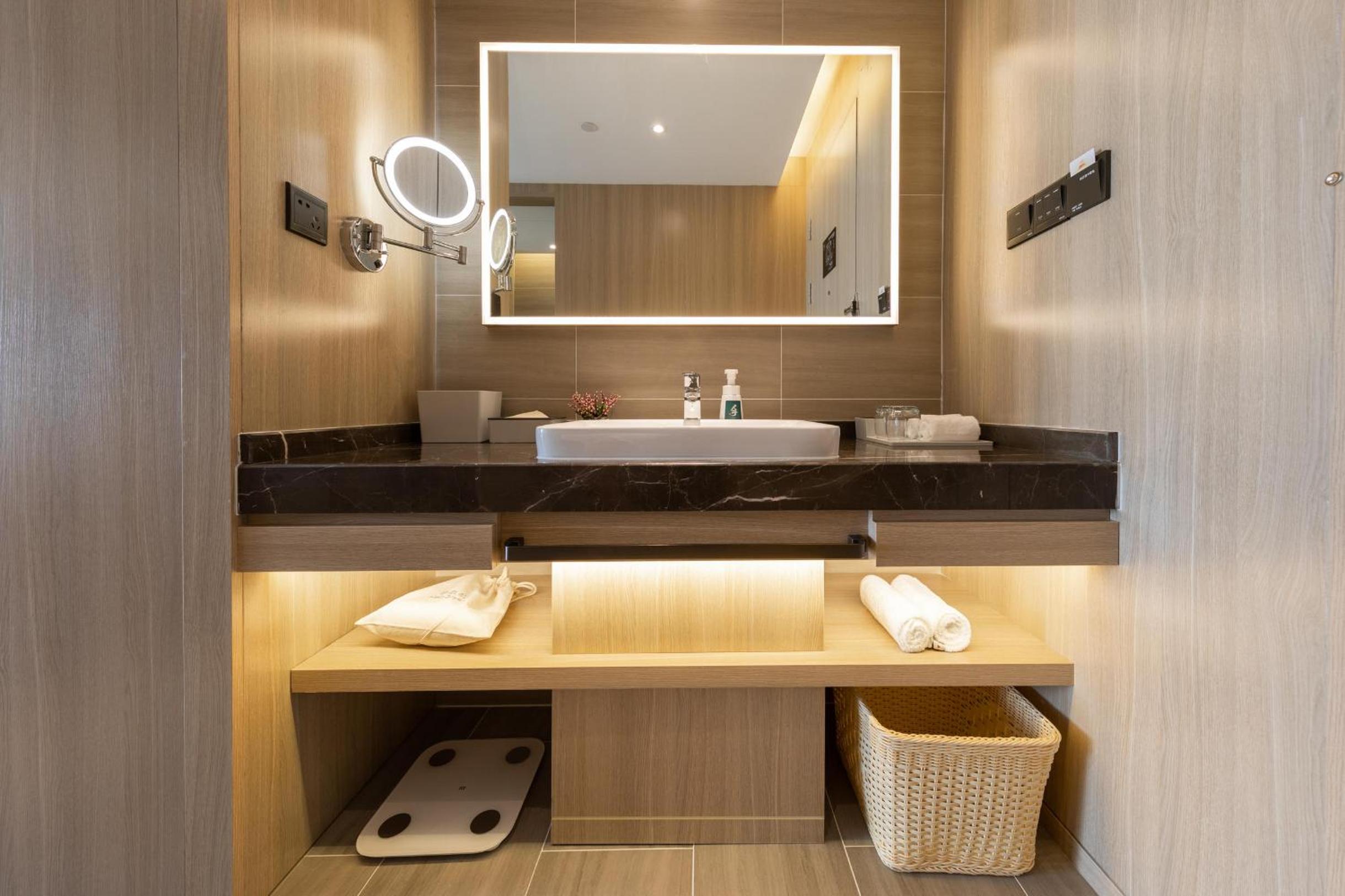 Jinan Vacations - Atour Light Hotel Jinan International Covention Centre - Property Image 1