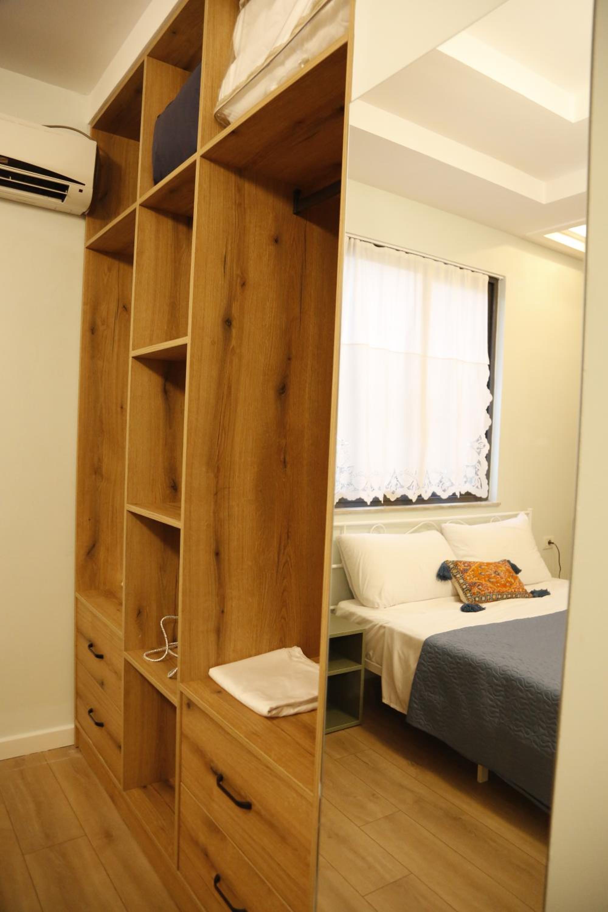 Illyrian studio apartment 2