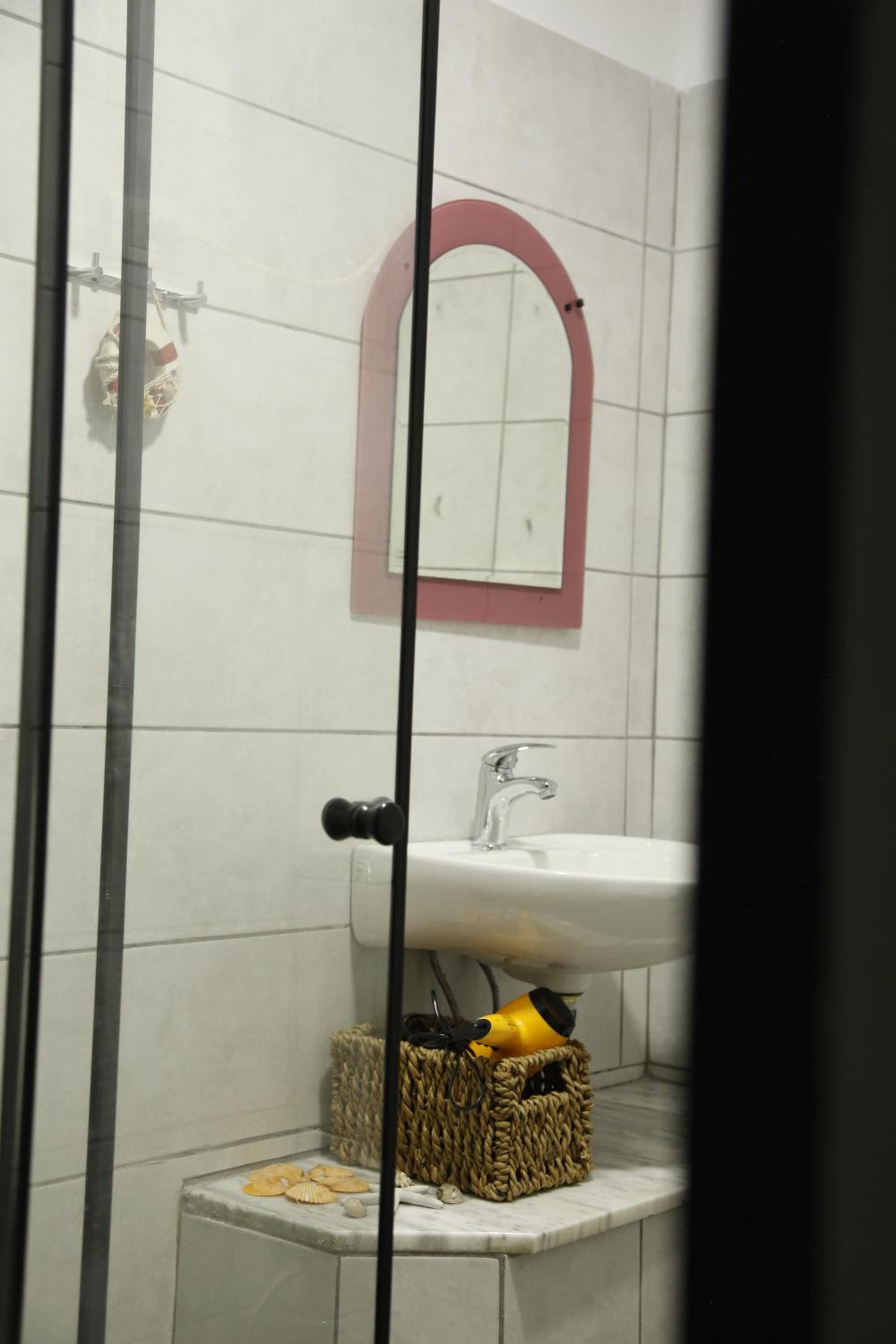 Illyrian studio apartment 2