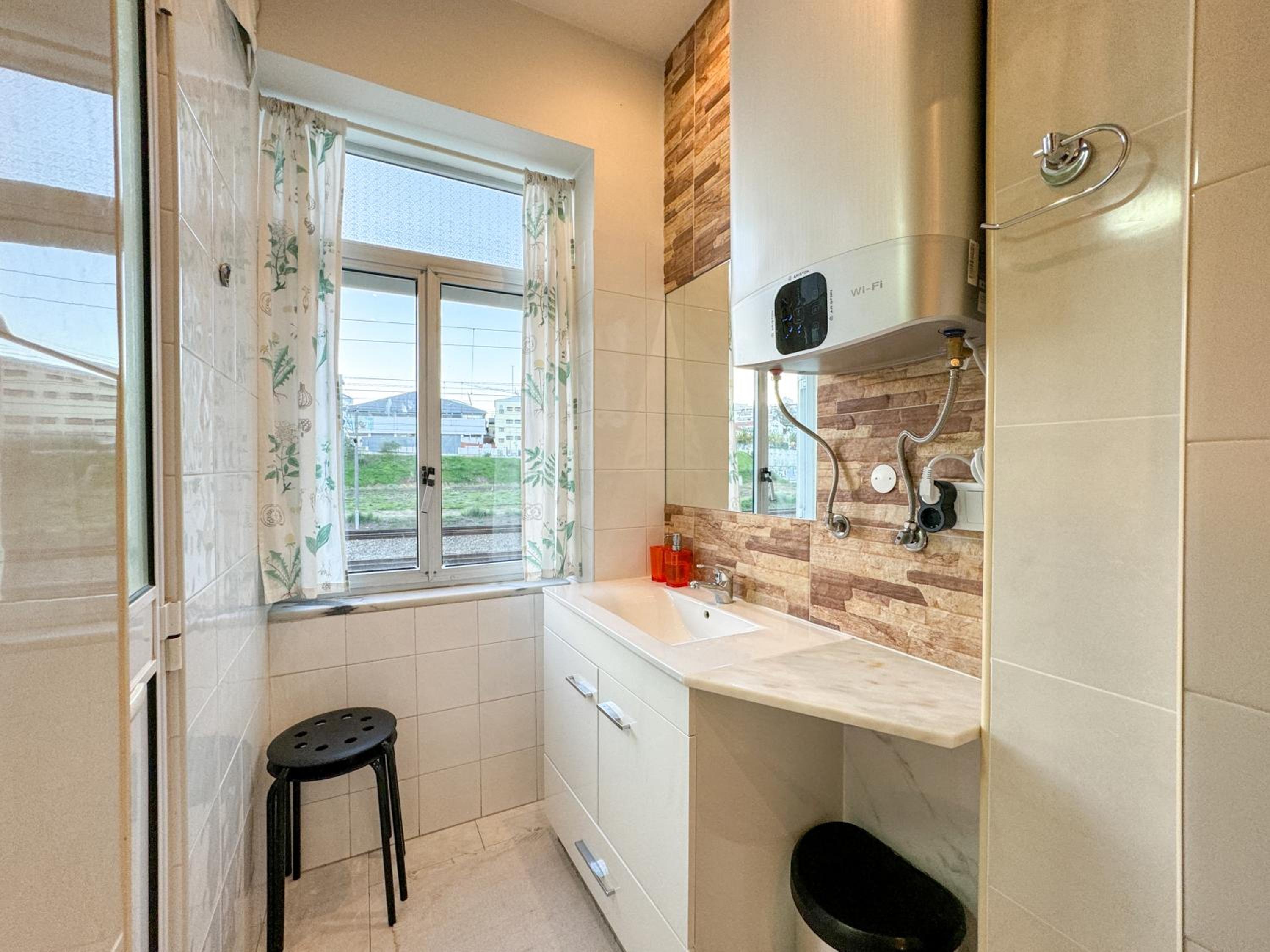 Quiet and Cozy, Easy Access to Lisbon Highlights #1880