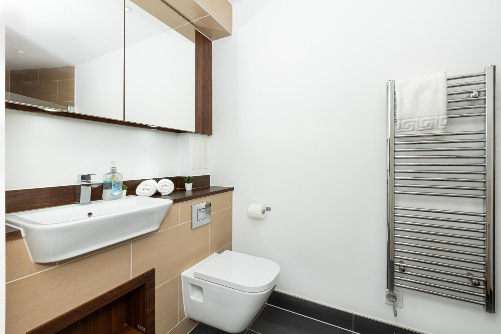 Bright & Cozy 1 BDR Apt wCharming Private Terrace