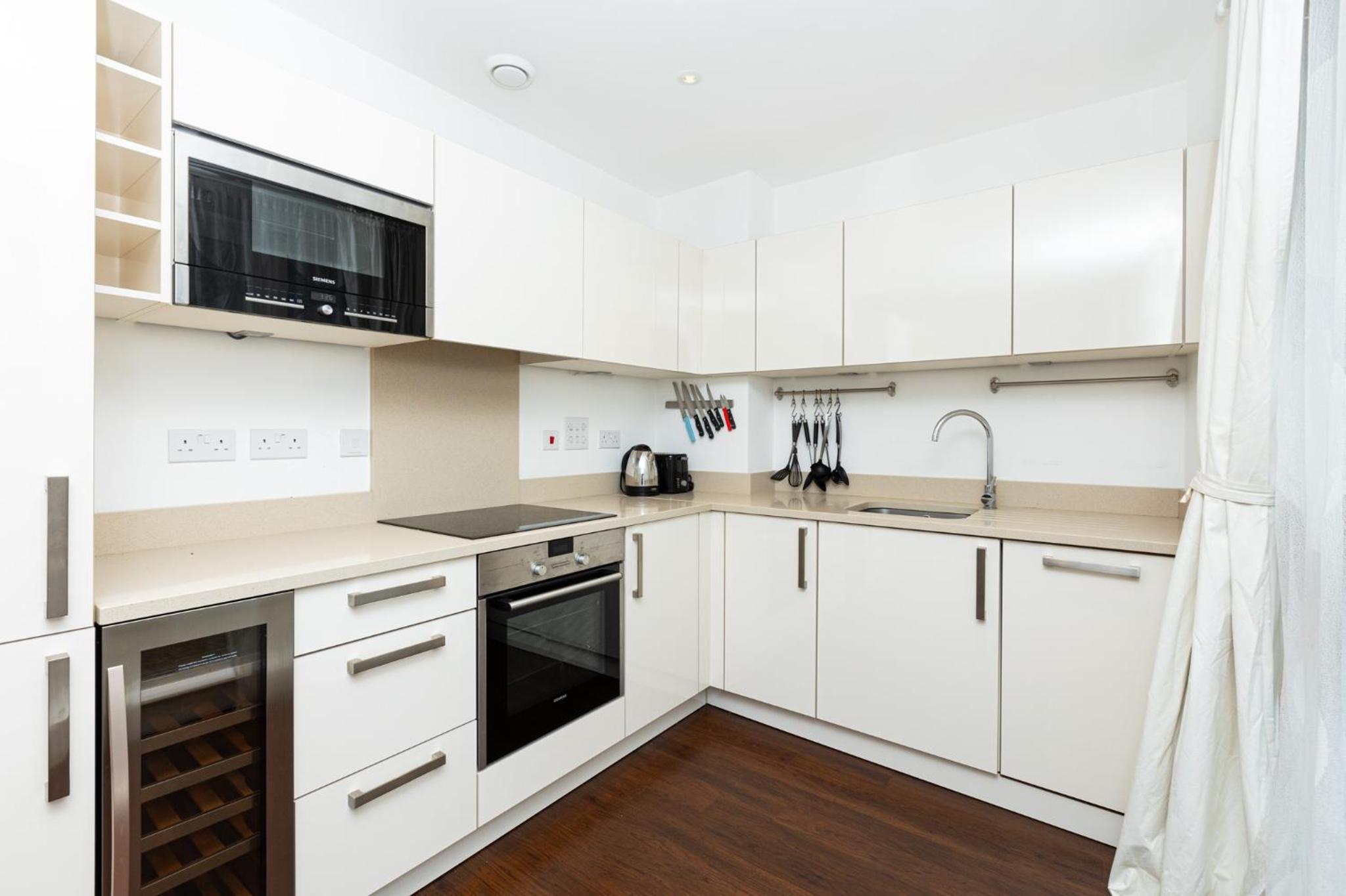 Bright & Cozy 1 BDR Apt wCharming Private Terrace
