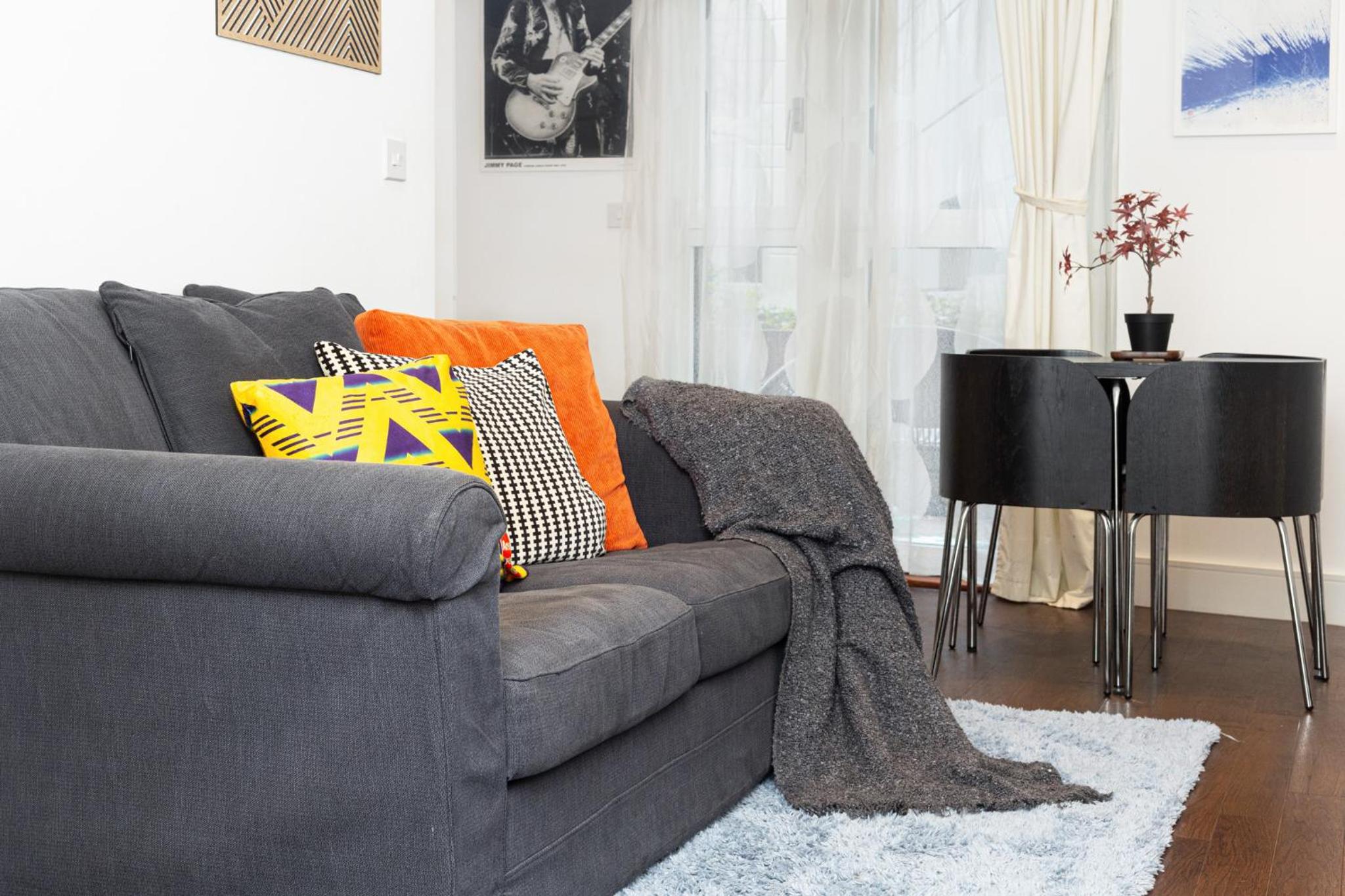 Bright & Cozy 1 BDR Apt wCharming Private Terrace