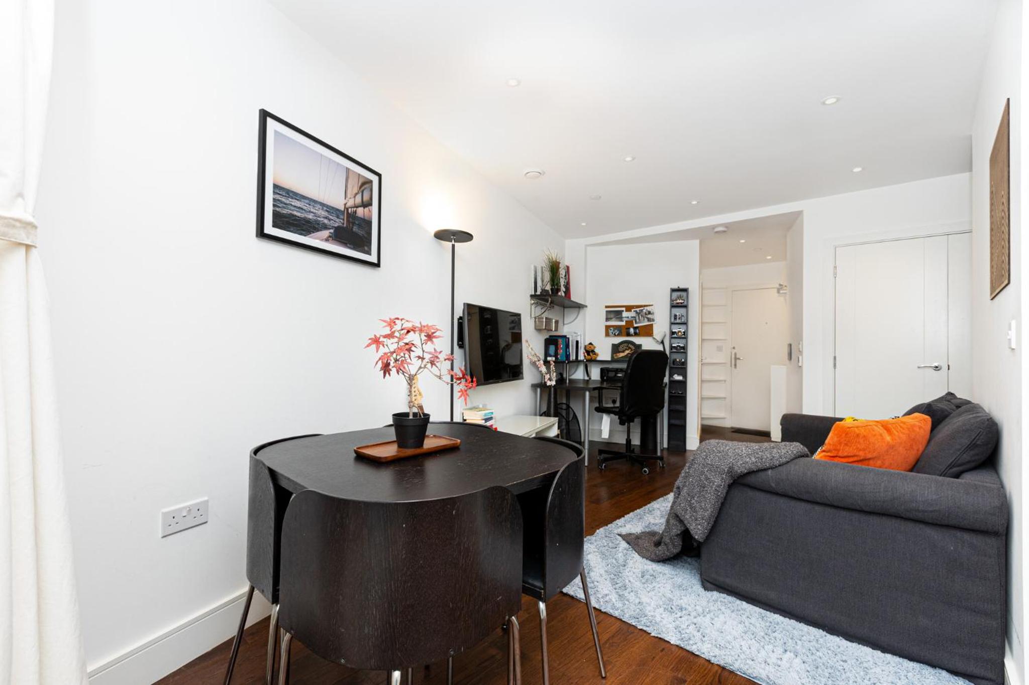 Bright & Cozy 1 BDR Apt wCharming Private Terrace