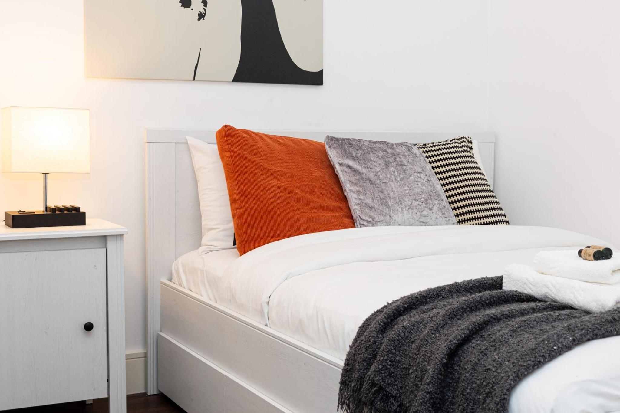 Bright & Cozy 1 BDR Apt wCharming Private Terrace