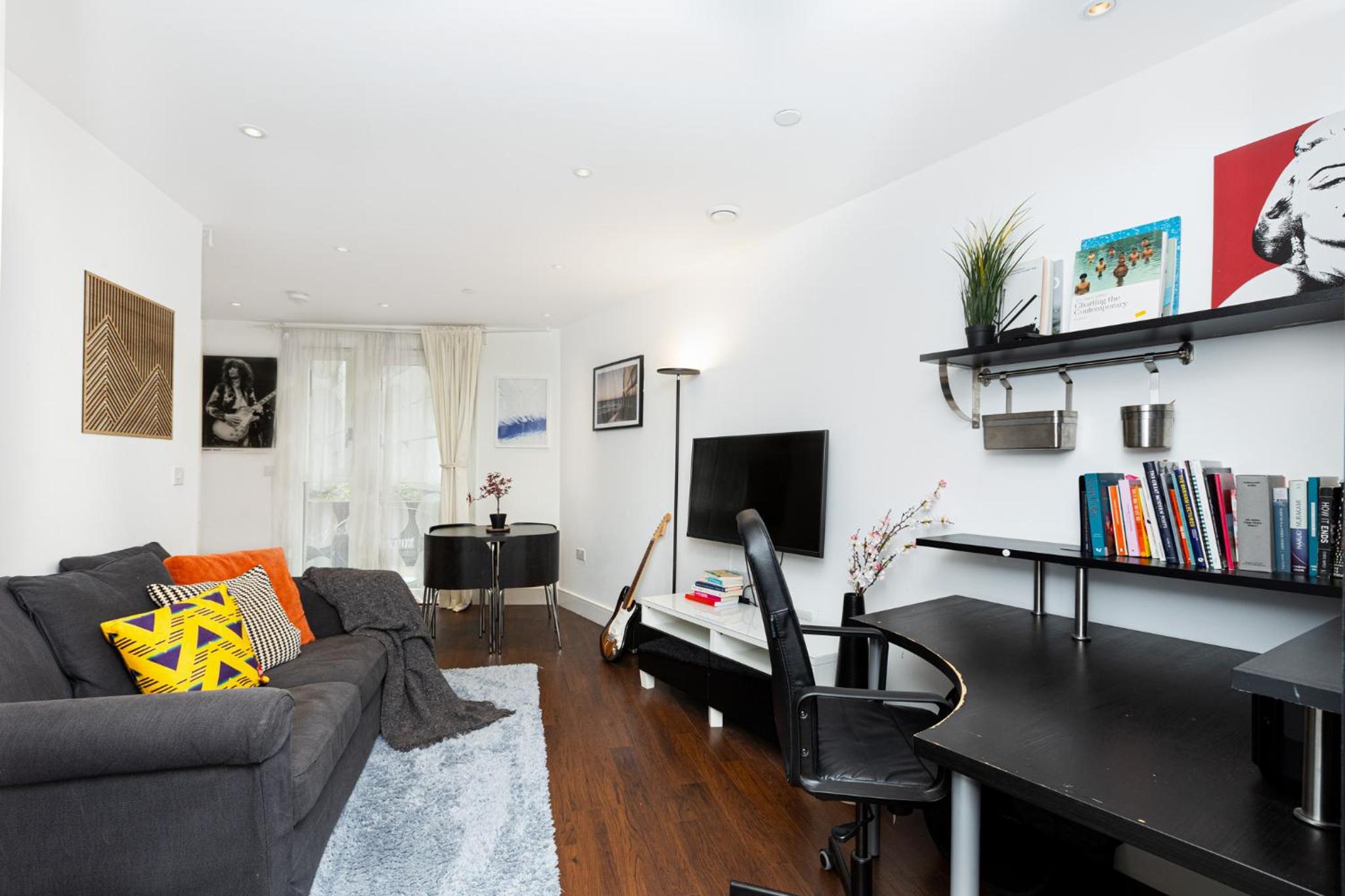 Bright & Cozy 1 BDR Apt wCharming Private Terrace
