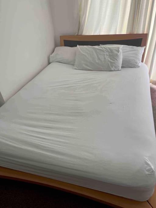 Beautiful double room with King size bed view 4
