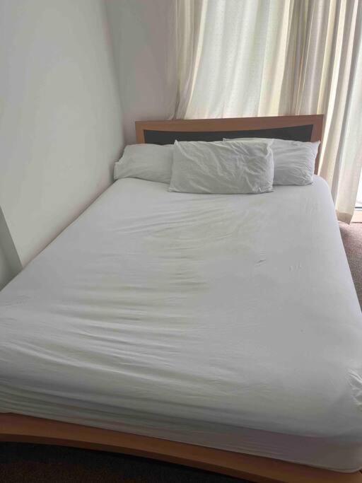 Beautiful double room with King size bed view 3