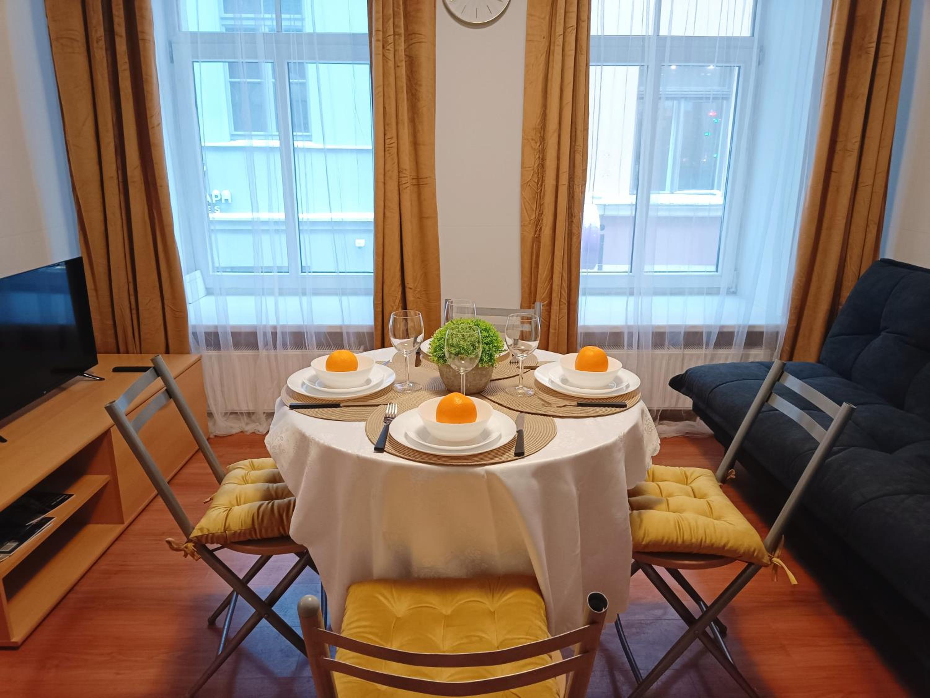 Old Town Sunny Bee Apartment Prime Location view 3