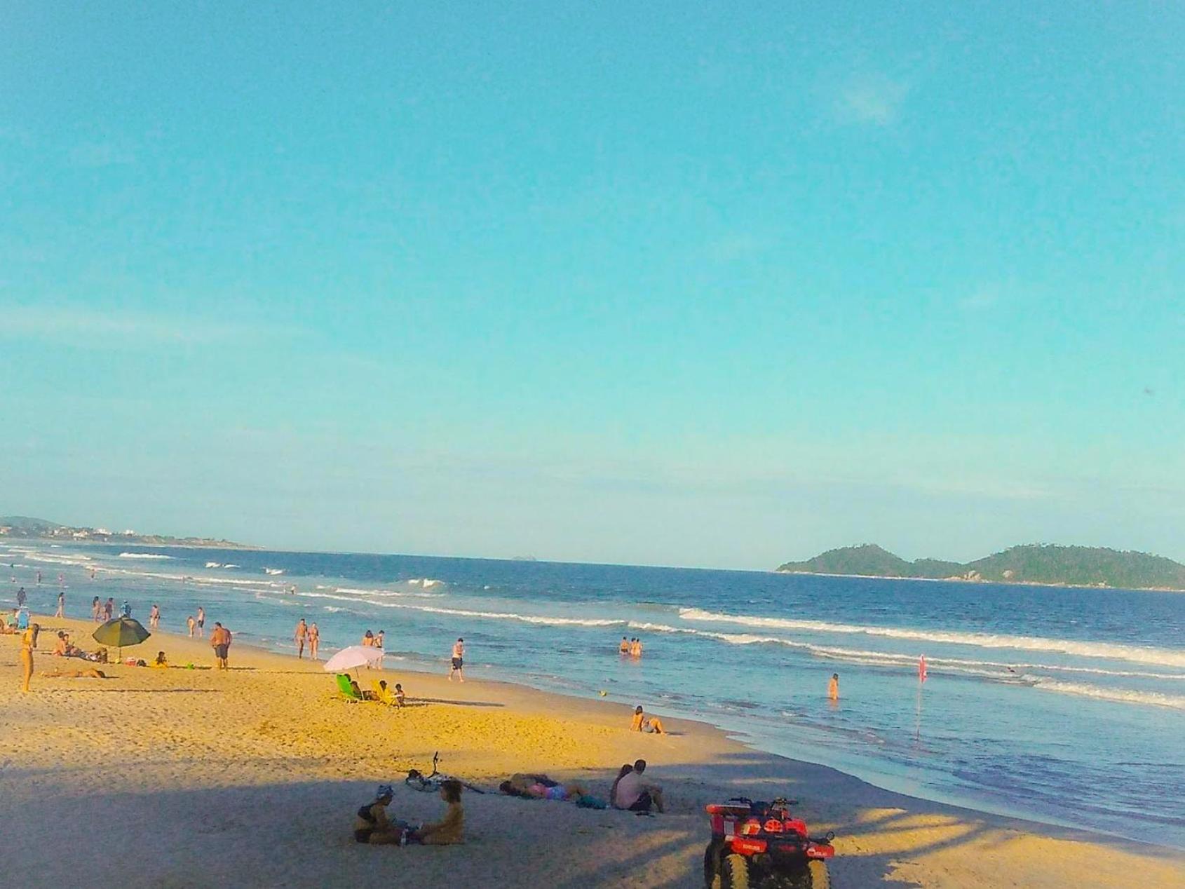 Linda Casa ampla, arejada à passos da praia