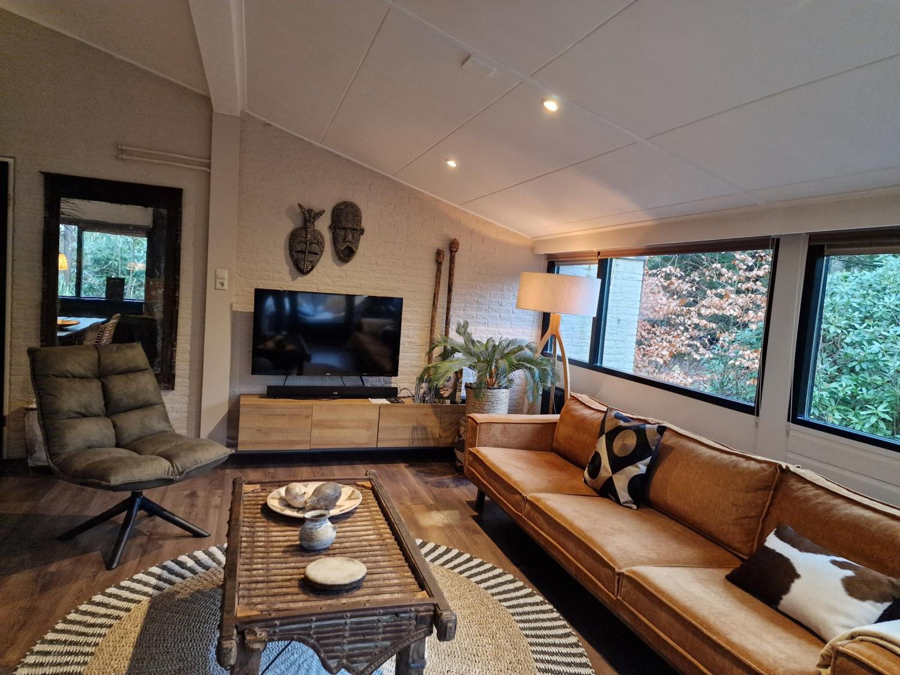Boutique Bungalow 2 met sauna, hottub en boskas view 3