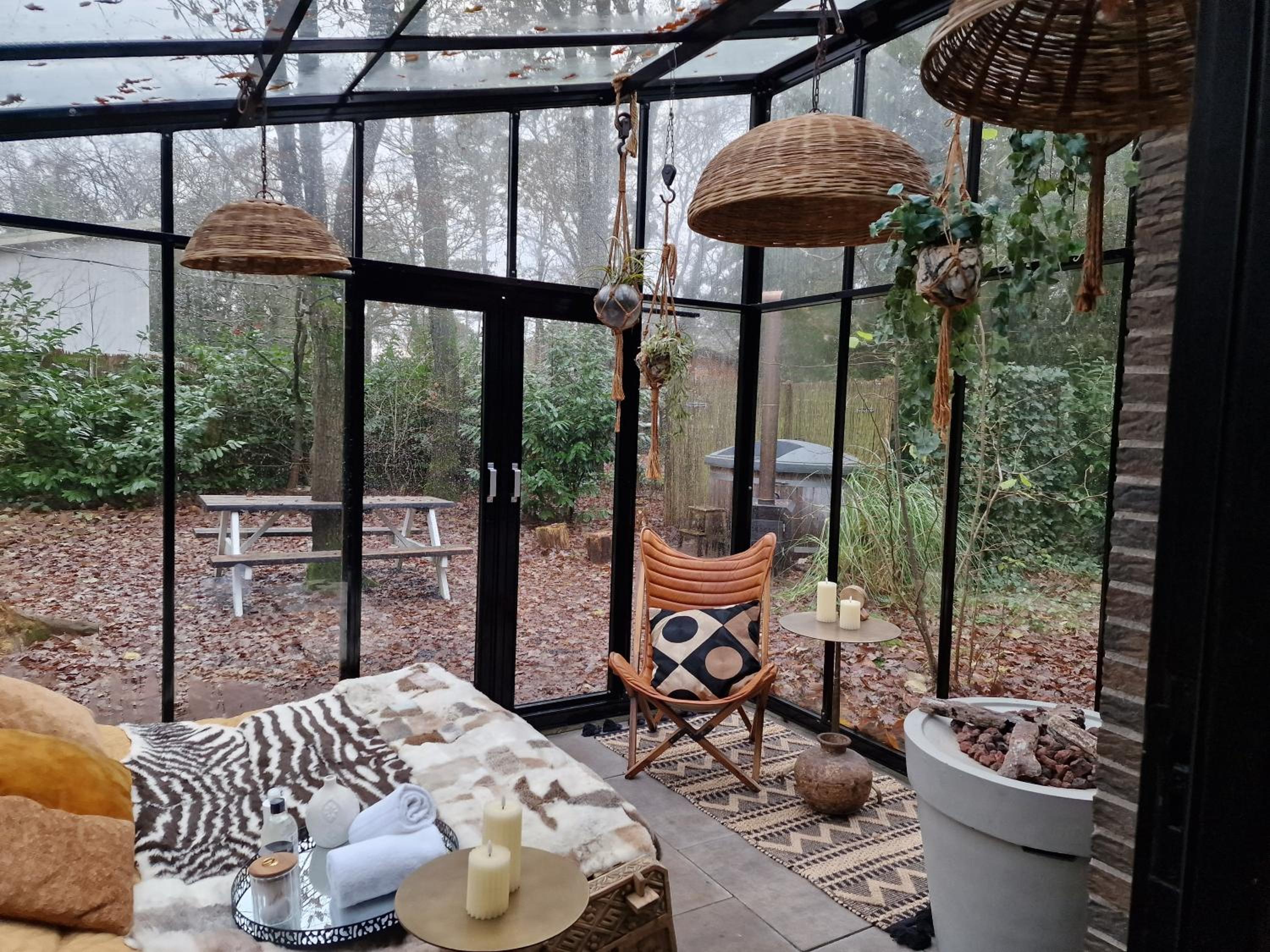 Boutique Bungalow 2 met sauna, hottub en boskas view 4