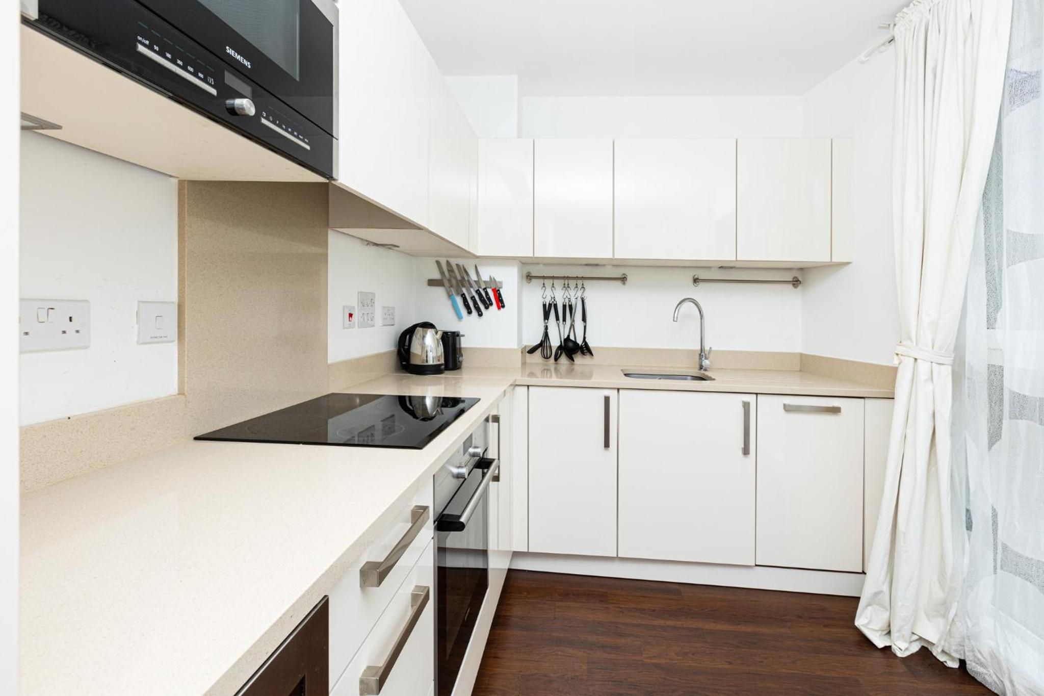 Bright & Cozy 1 BDR Apt wCharming Private Terrace