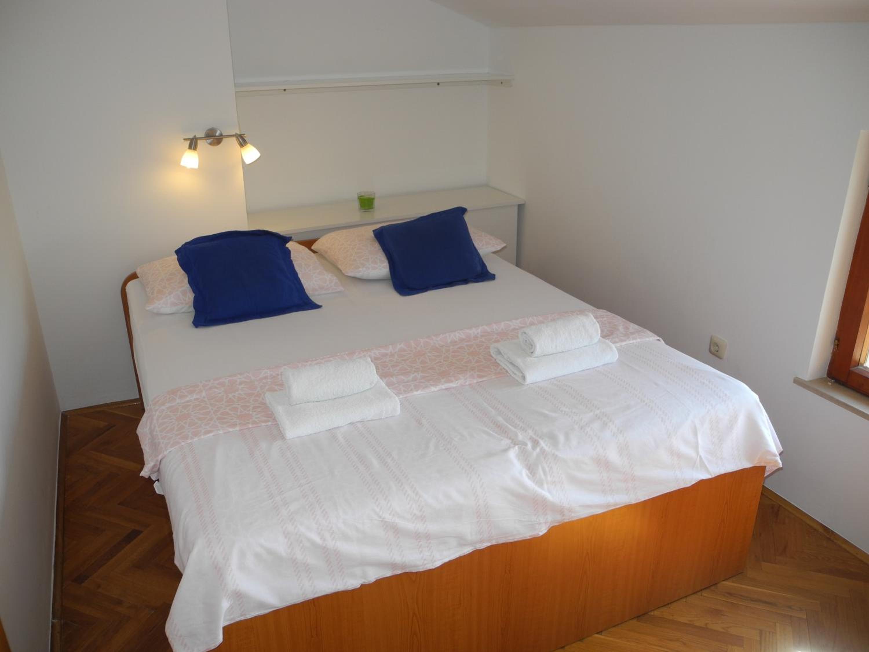 DAMIR bočno Apartment with parking near city center view 5