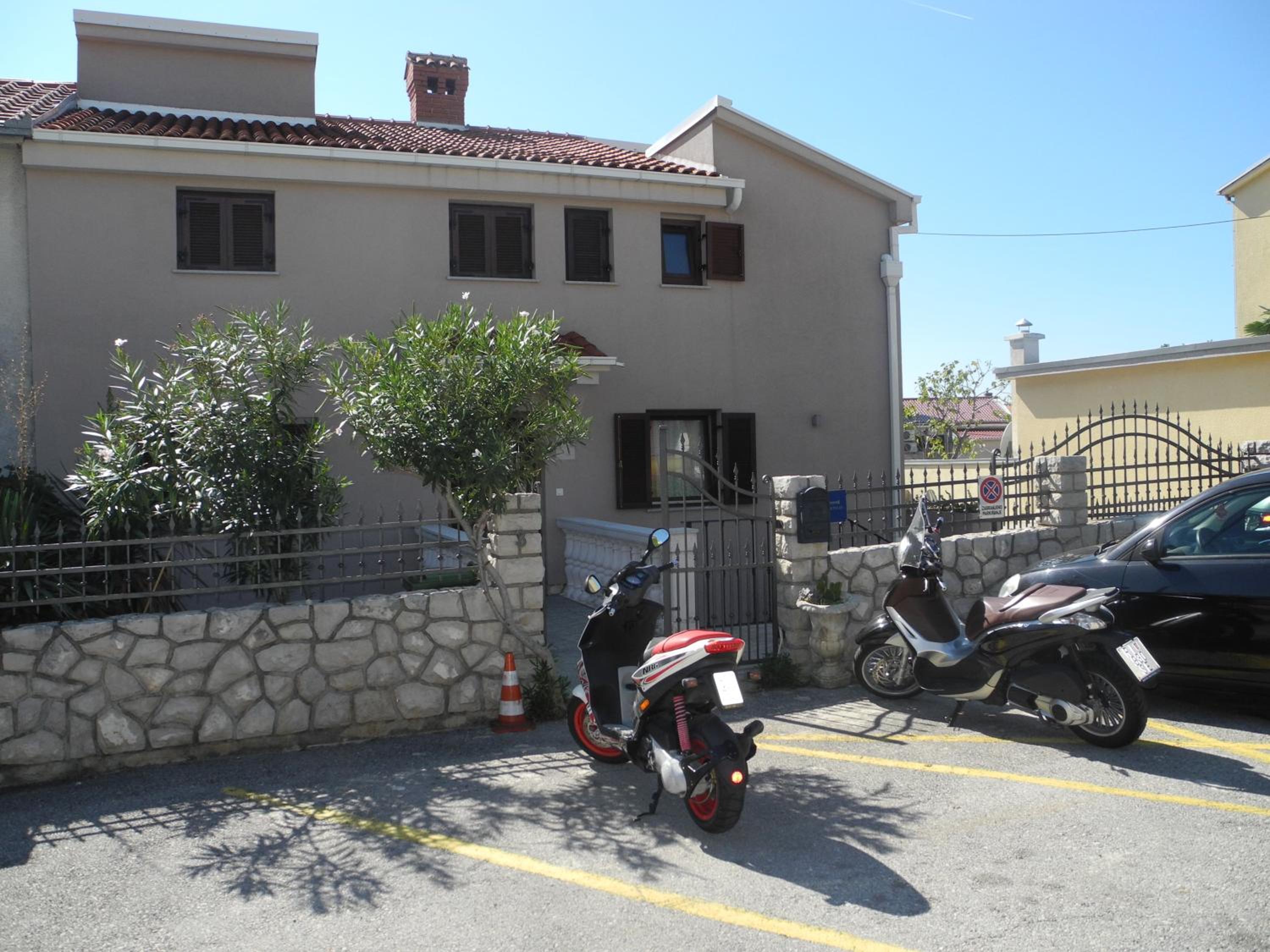 Photo 11