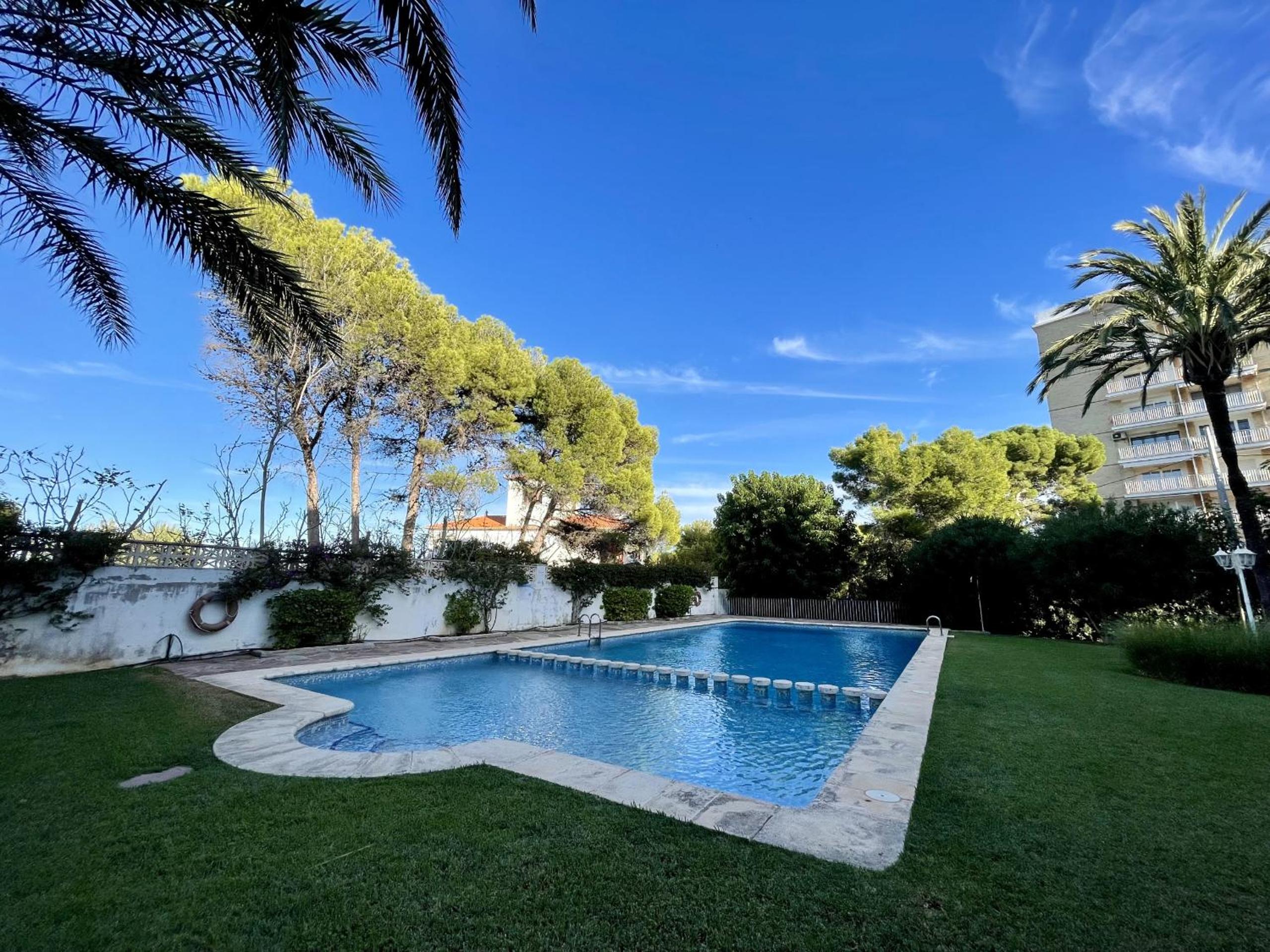 Apartmento en Las Rotas con Piscina